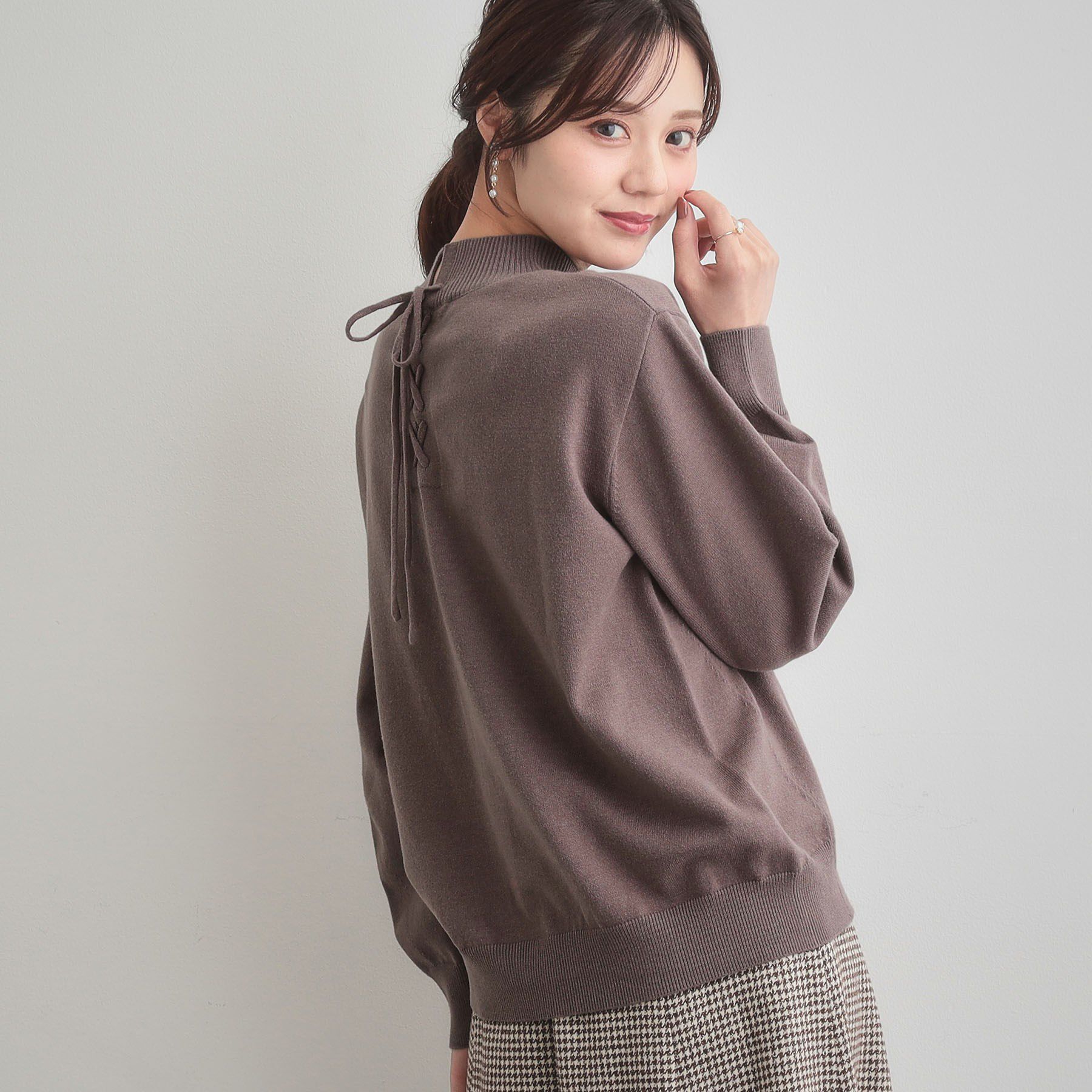 Couture broach「【後ろ姿も着映える・通勤】バックレースアップ微起毛ニット」|ニット・セーター|