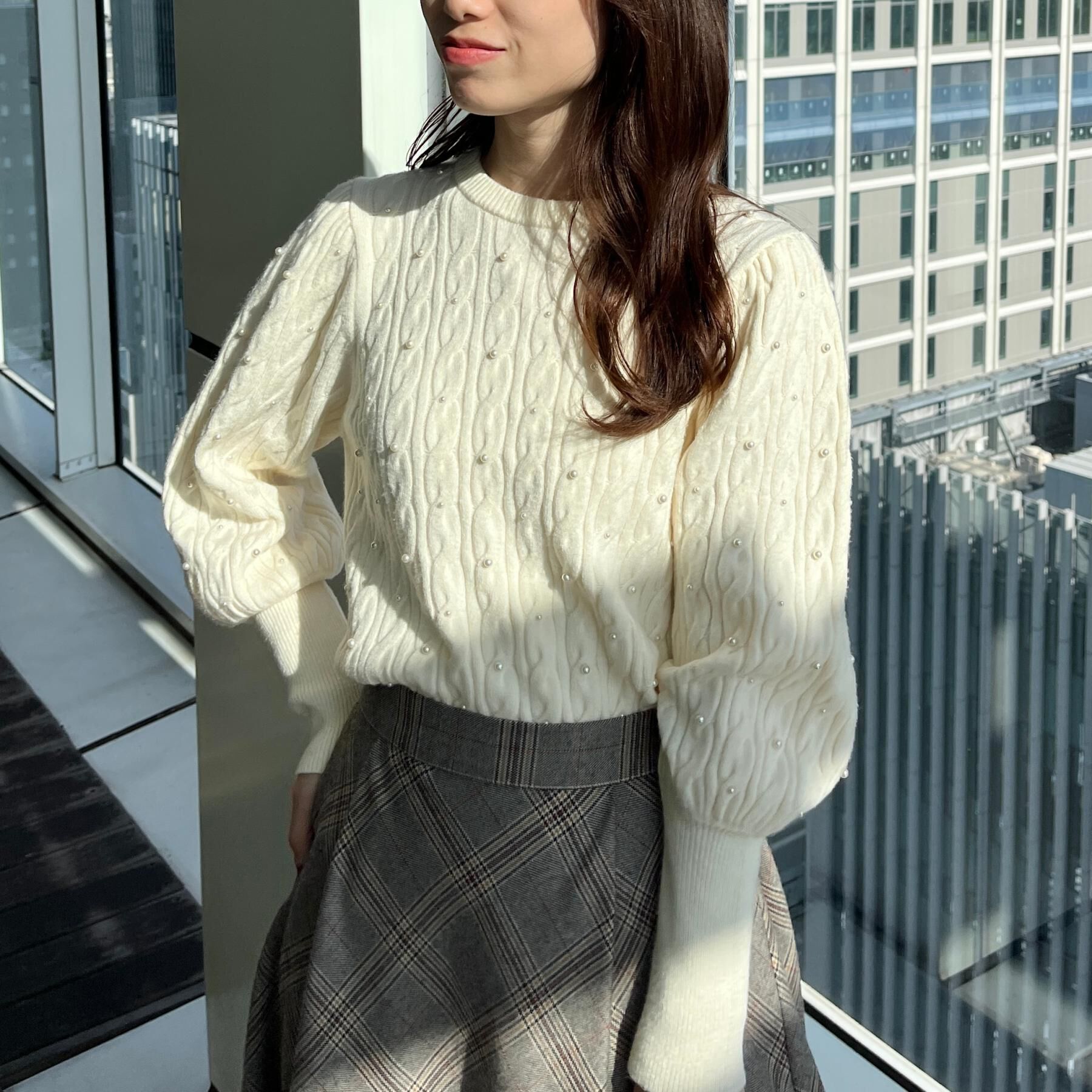 Couture broach「【華やぎ・一枚で着映え】ケーブルパール調ニット」|ニット・セーター|