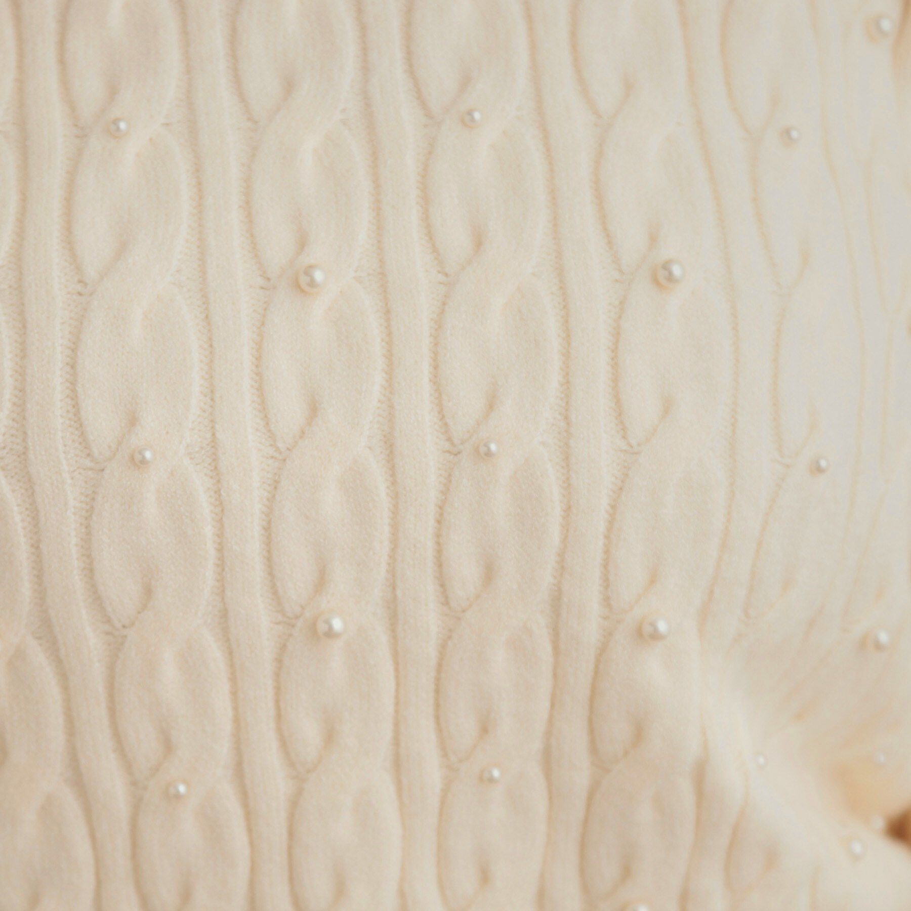 Couture broach「【華やぎ・一枚で着映え】ケーブルパール調ニット」|ニット・セーター|