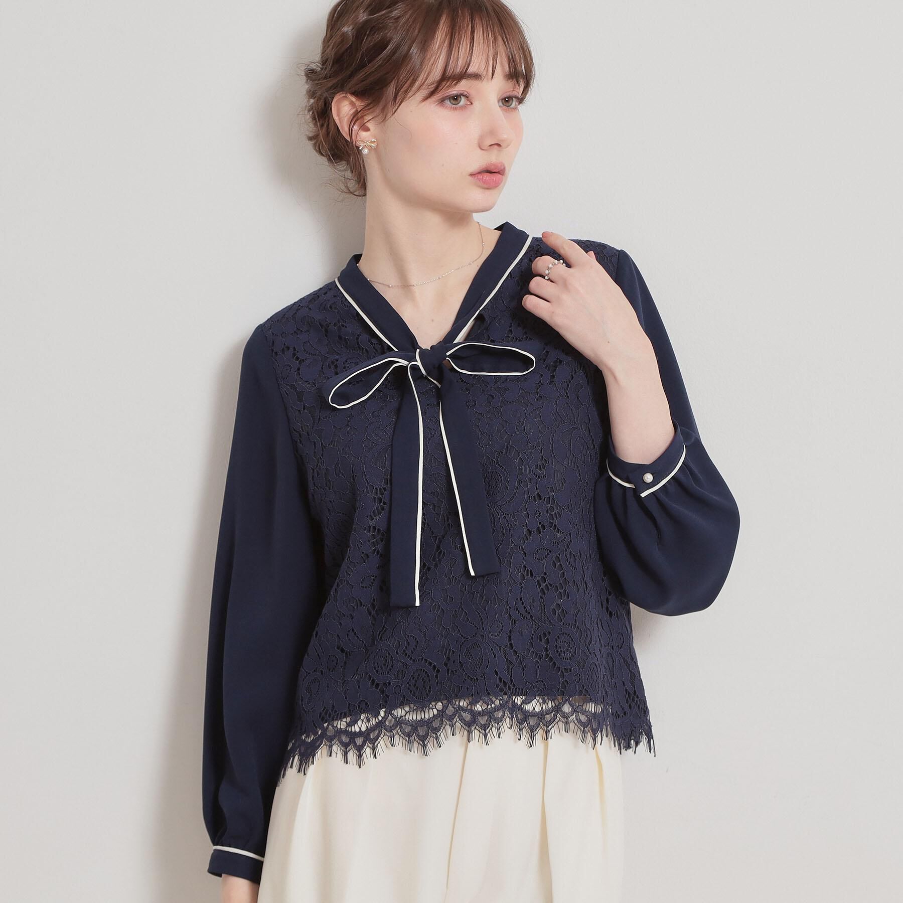 Couture broach「【洗える・通勤】フラワーレースブラウス」|シャツ・ブラウス|ネイビー(094)