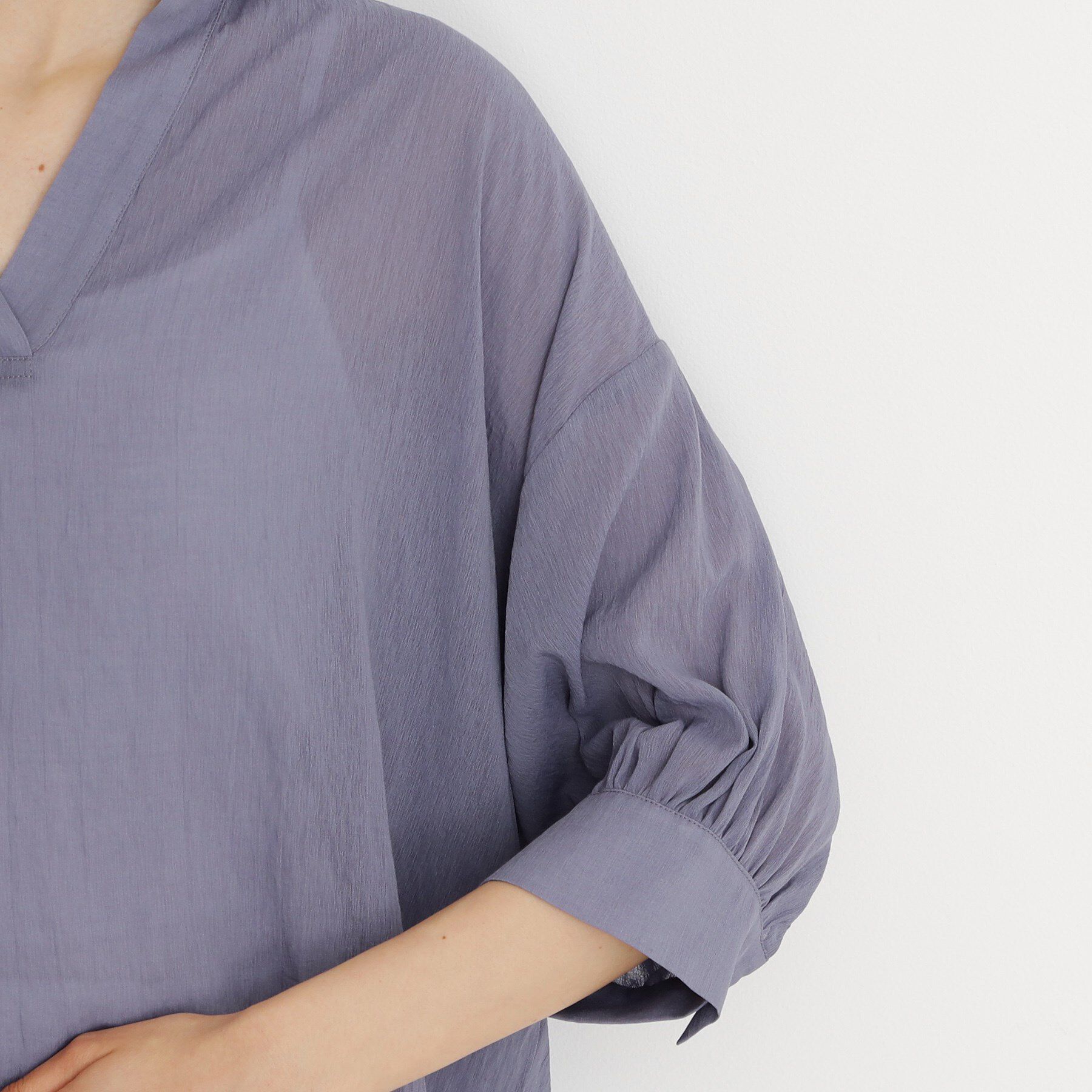 THE SHOP TK「後ろギャザーシアーシャツ【体型カバー／洗える】」|シャツ・ブラウス|