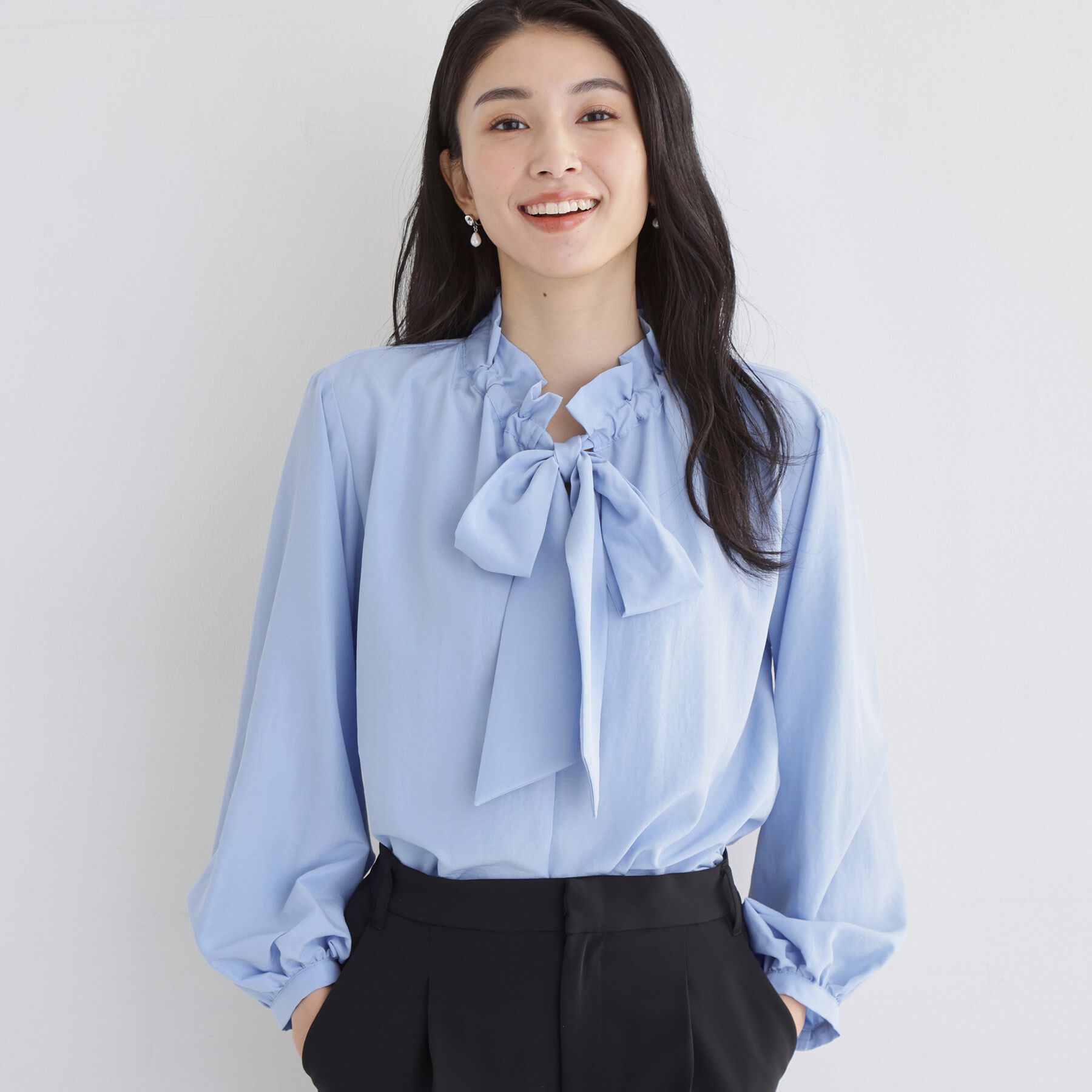 THE SHOP TK「【通勤にもカジュアルにも】ギャザーリボンタイブラウス」|シャツ・ブラウス|ブルー(091)