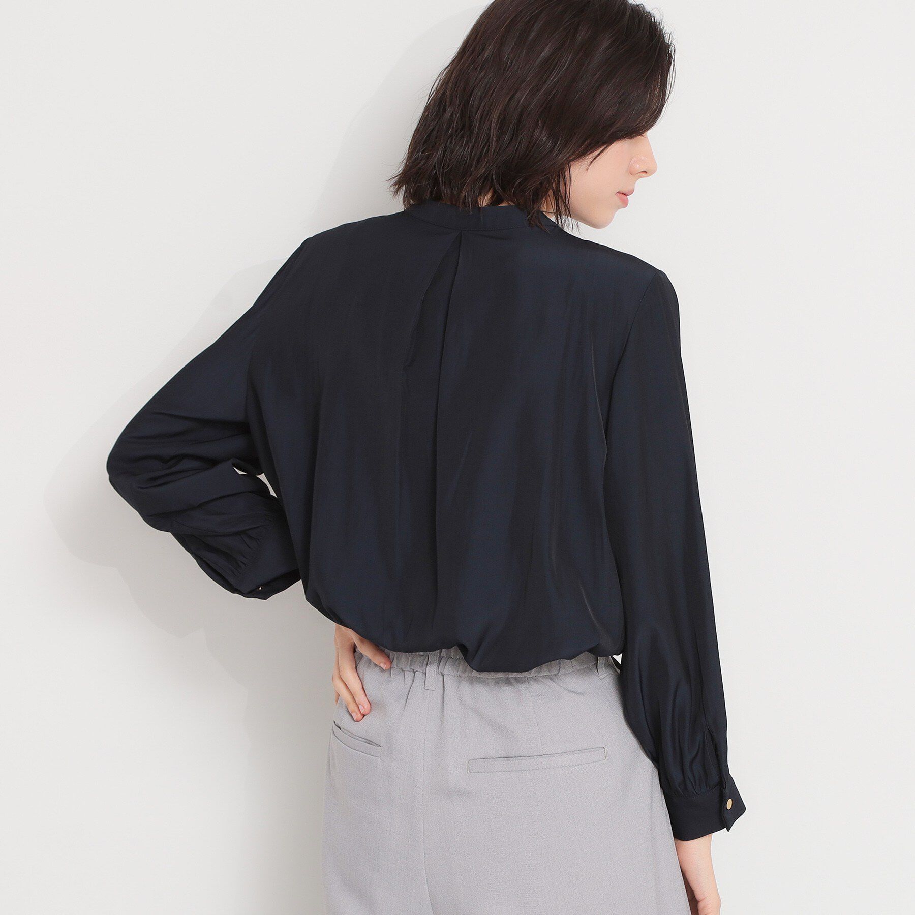 THE SHOP TK「【通勤スタイルに】ヴィンテージサテンギャザーブラウス」|シャツ・ブラウス|