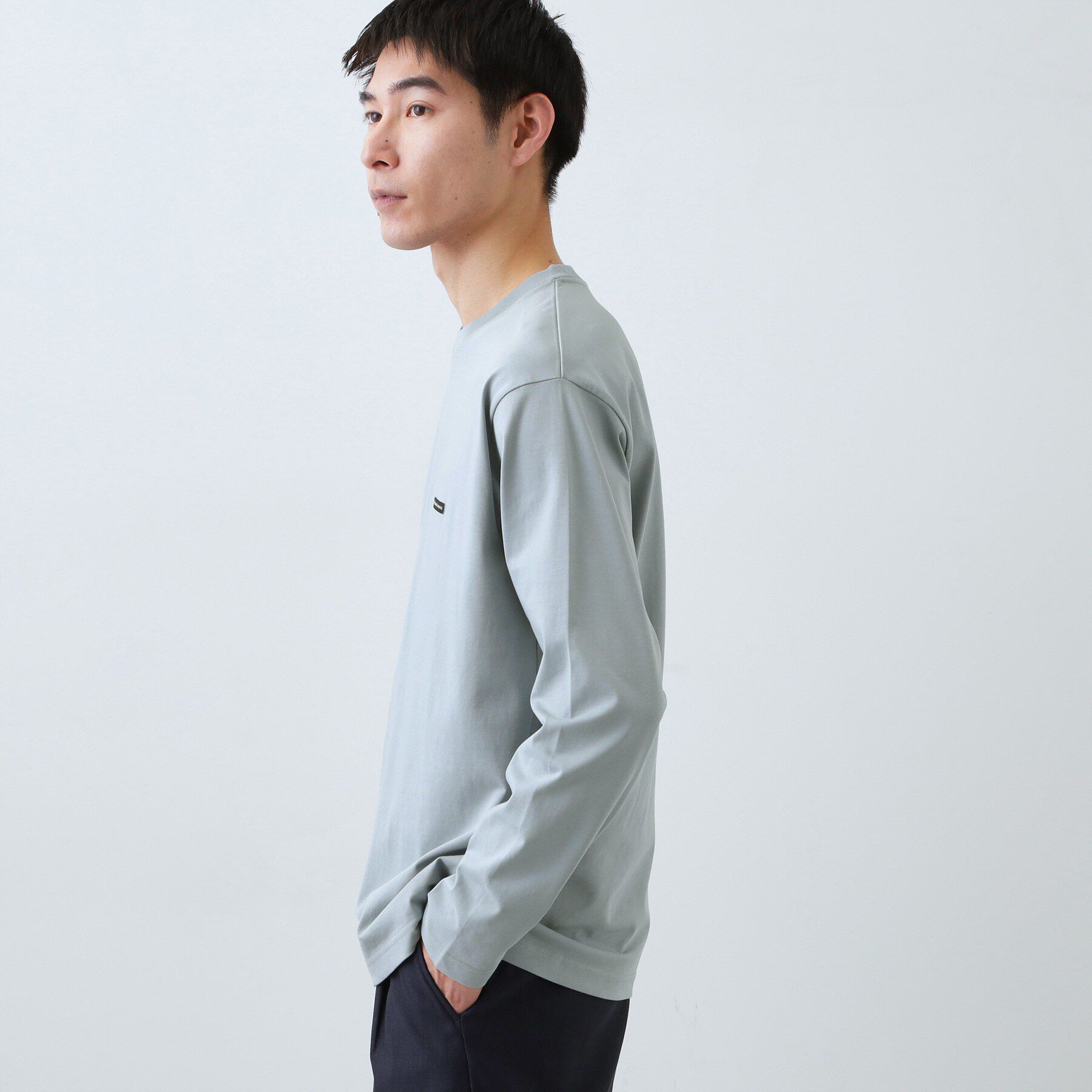 THE SHOP TK「【スタイルを選ばず着られる】ワンポイント 長袖Tシャツ 洗濯機OK/UVカット/毛玉になりにくい」|Tシャツ・カットソー|