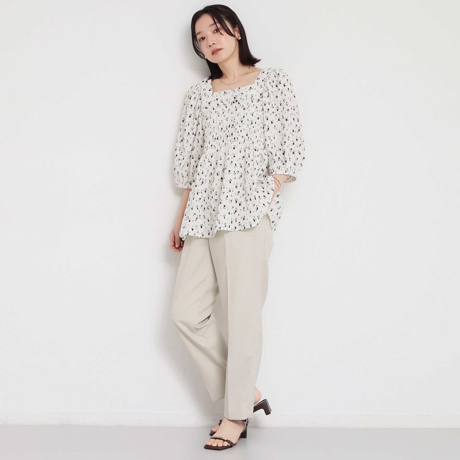 THE SHOP TK「大人のフェミニンスタイルに 花柄楊柳シャーリングブラウス」|シャツ・ブラウス|