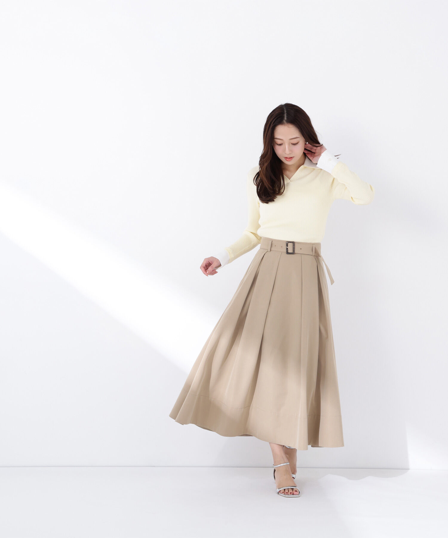  「ベルテッドタックフレアスカート」|スカート|ミディアムベ 4