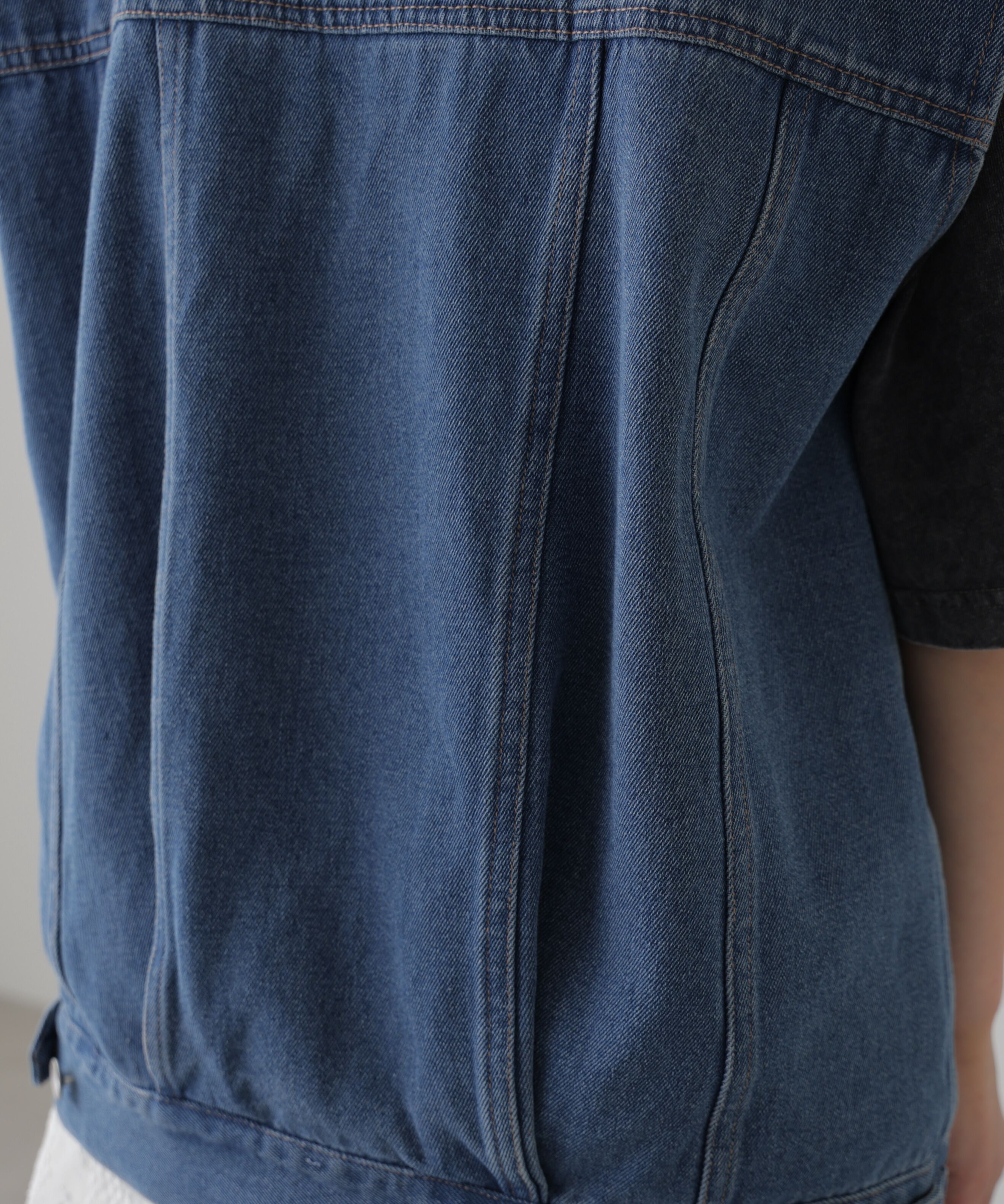  「ミドル丈デニムベスト」|ブルゾン・スタジャン|