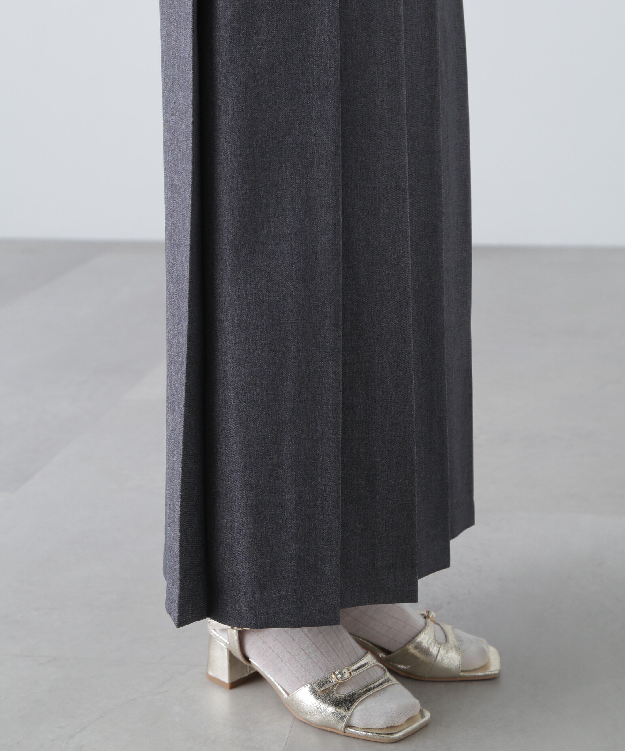  「フロントスリットプリーツロングスカート」|スカート|