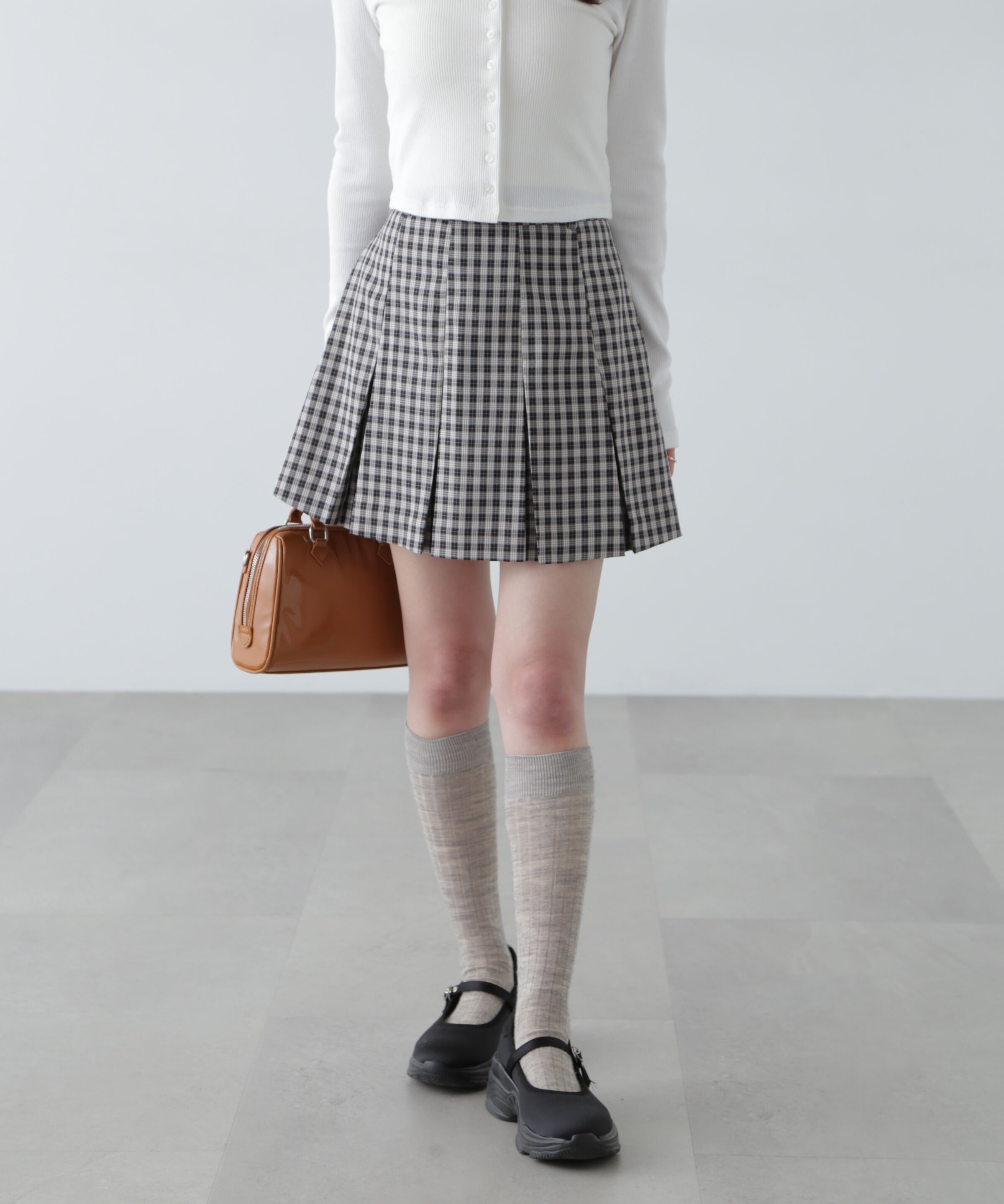  「ボックスプリーツミニスカート」|スカート|ブラックチェ 1