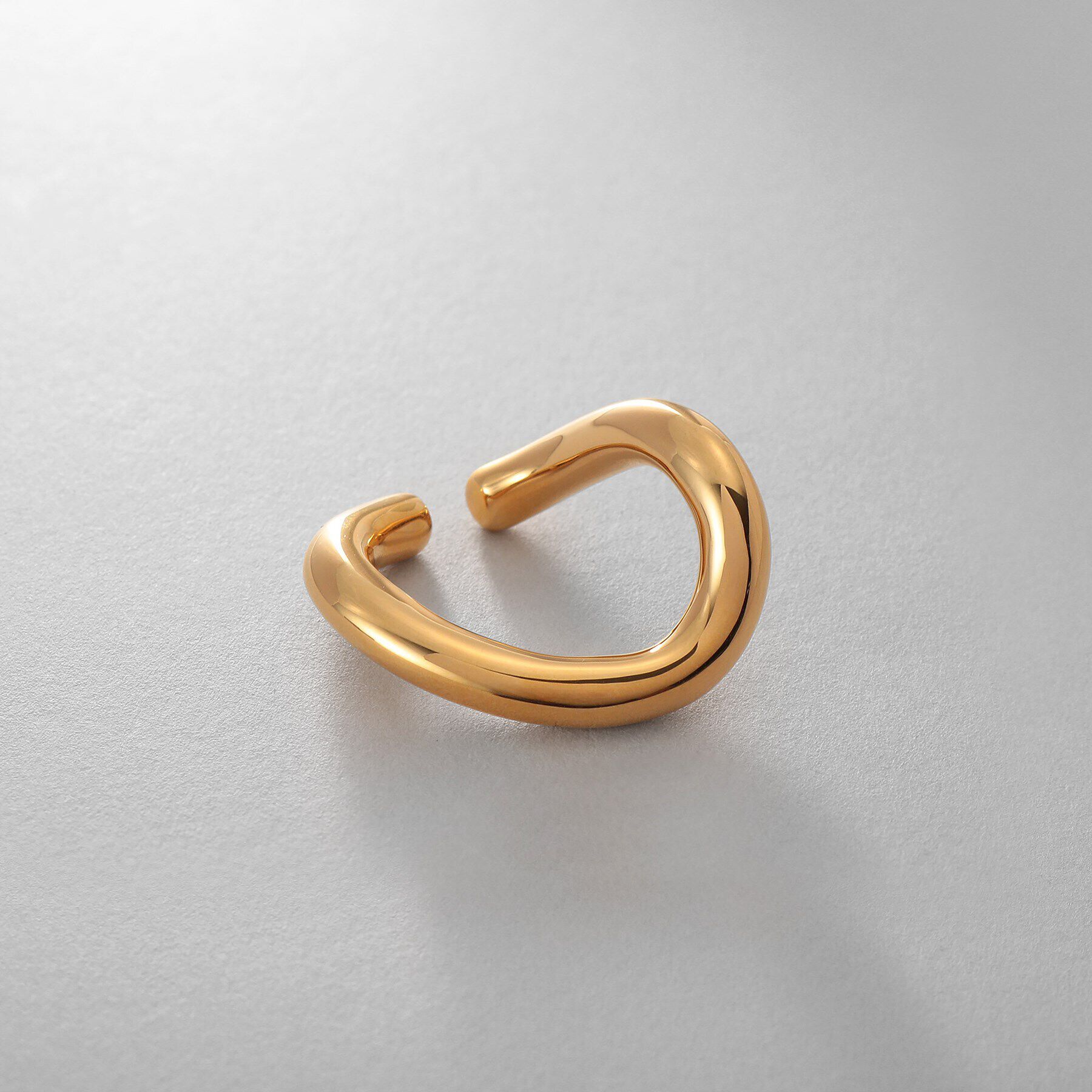 COCOSHNIK ONKITSCH「シルバー ボリュームSラインイヤーカフ GP」|イヤリング|