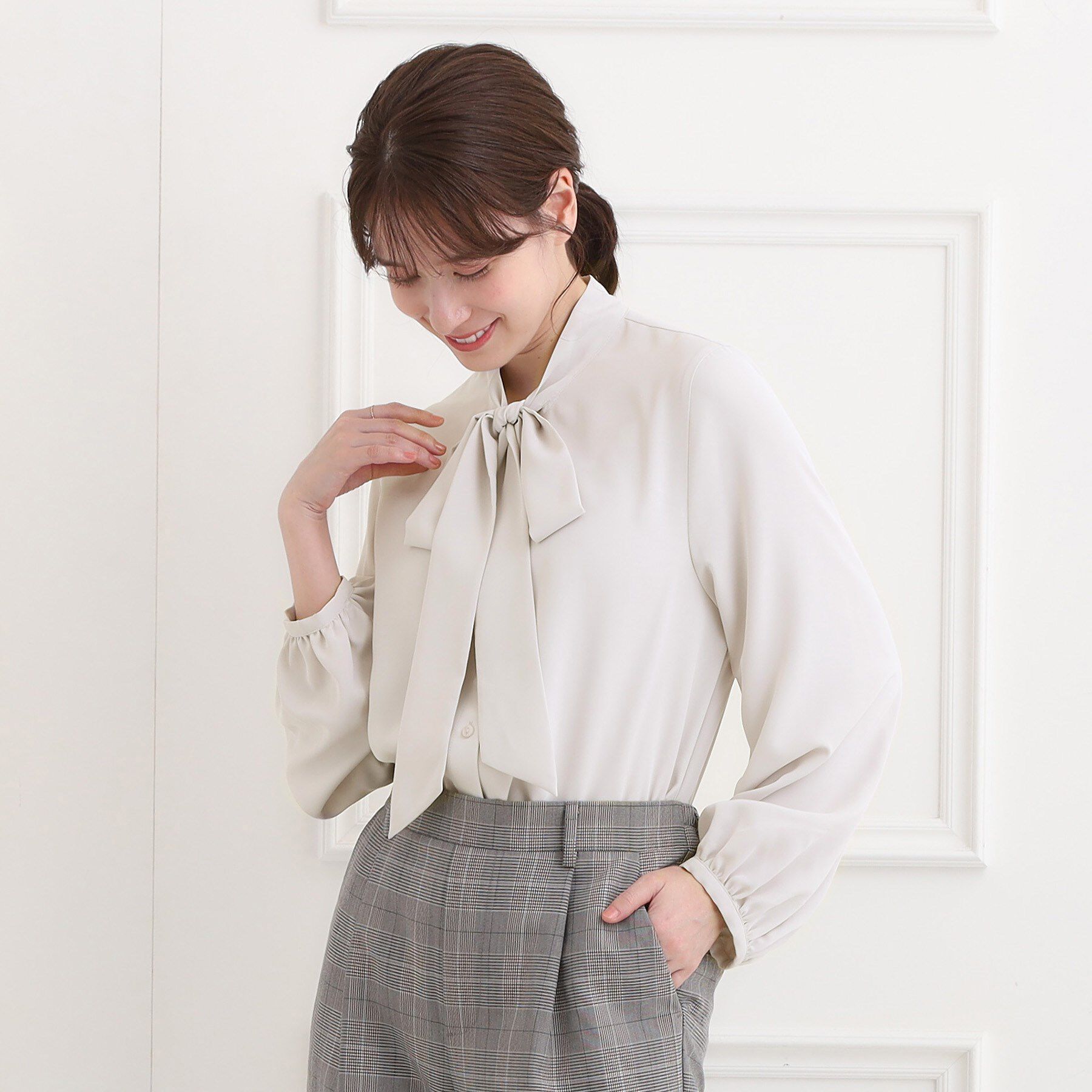 SHOO･LA･RUE「【洗濯機可/S-3L】リボンボウタイが魅力　大人の華やかブラウス」|シャツ・ブラウス|