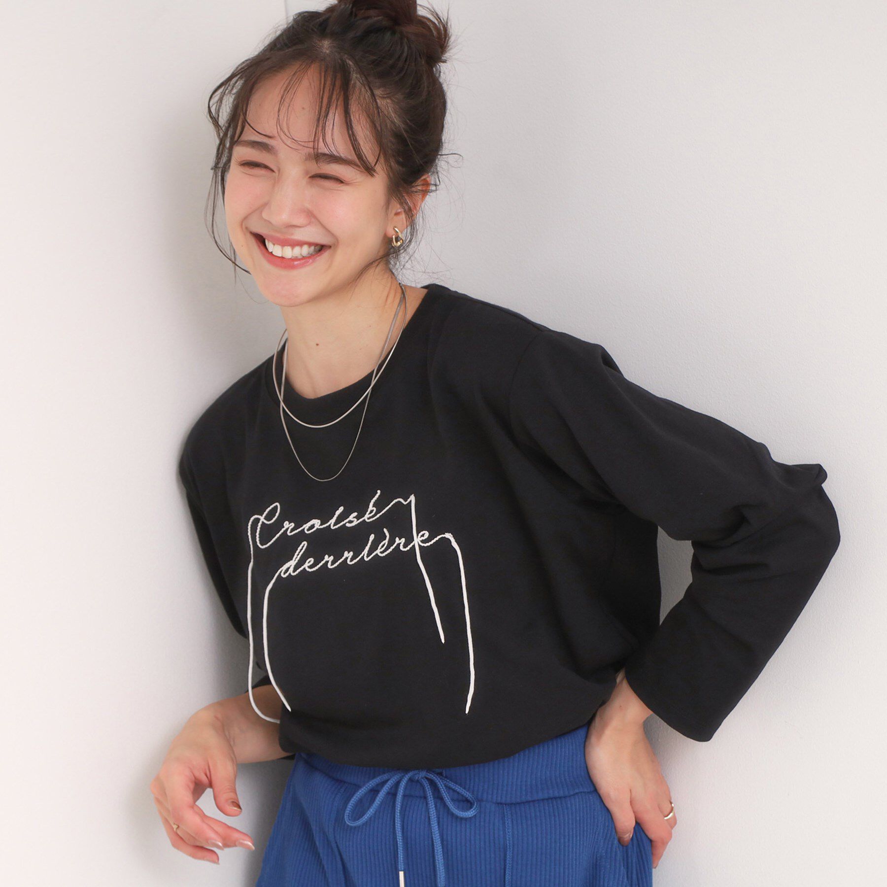 SHOO･LA･RUE「【洗濯機可/S-LL】周りと差がつく チェーンステッチロゴロンT」|Tシャツ・カットソー|ブラック(019)