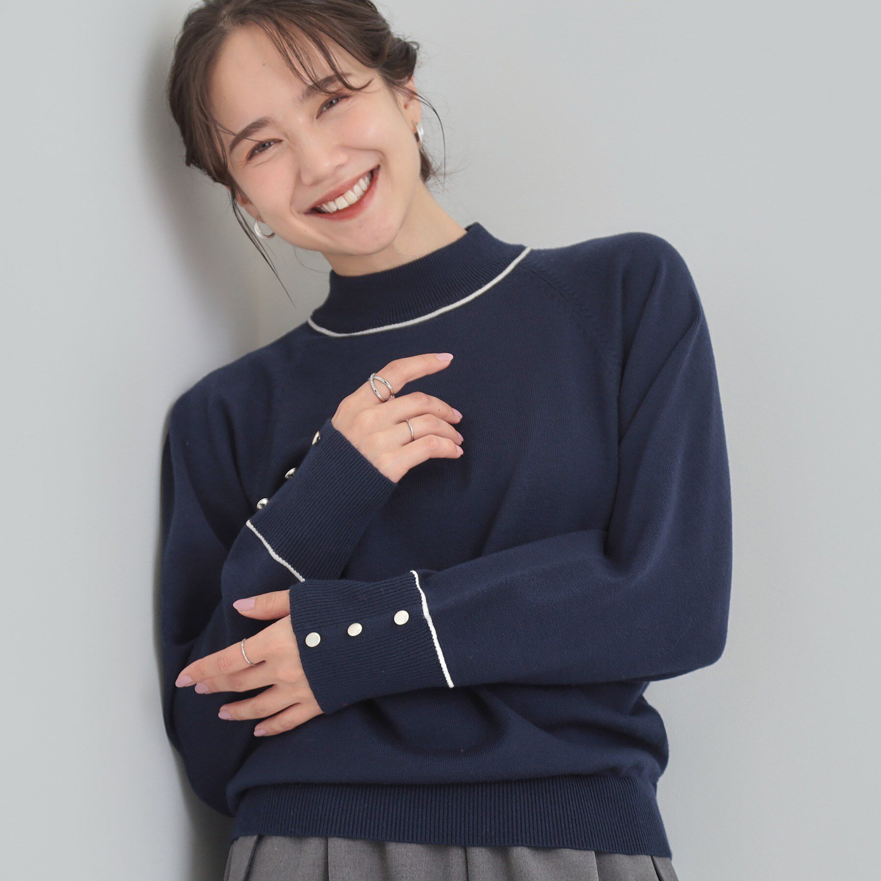 SHOO･LA･RUE「【洗濯機可/吸湿発熱】チクチクしにくいもちもちハイネックニット」|ニット・セーター|ネイビー(094)