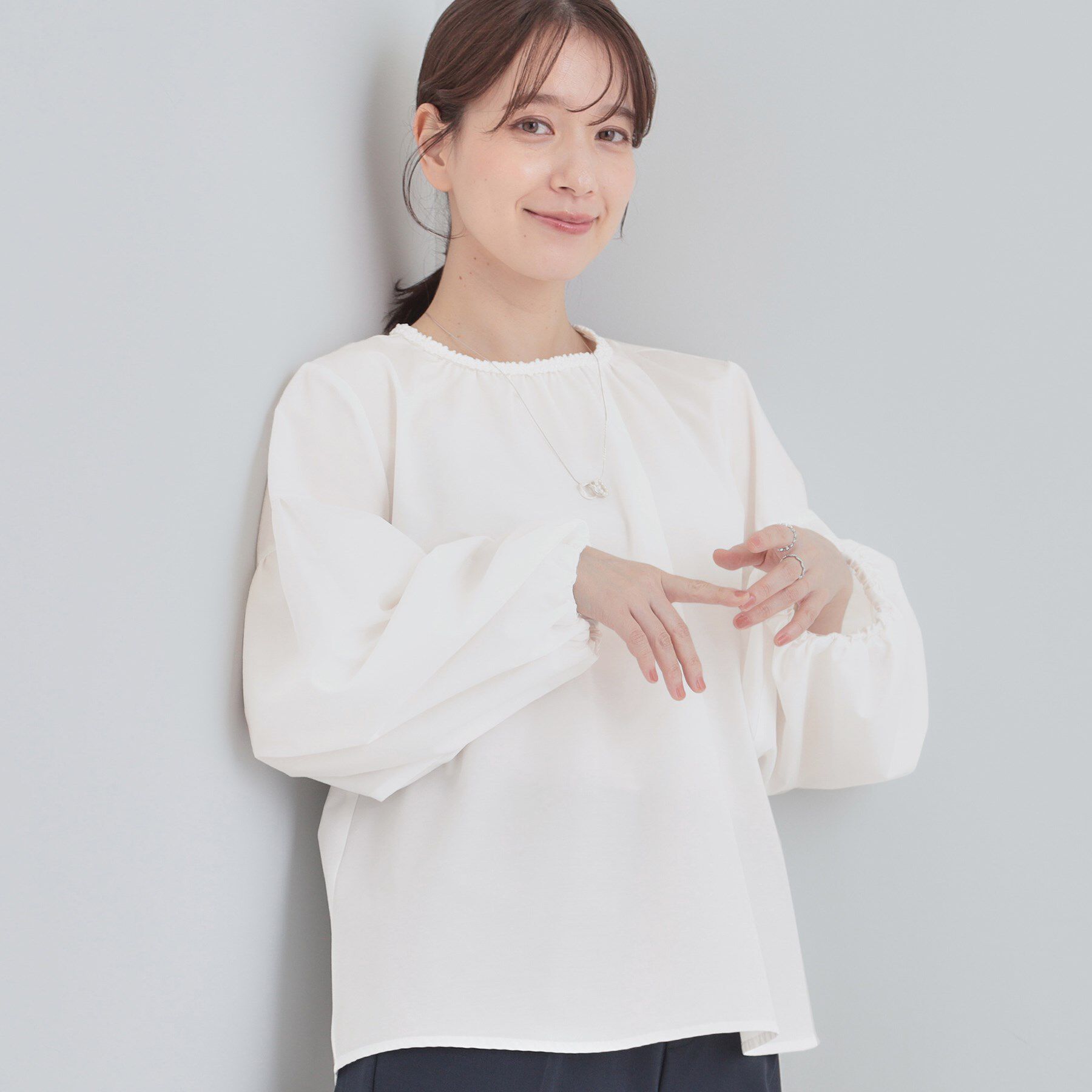 SHOO･LA･RUE「【洗濯機可/S-LL】ふんわりとしたお袖が愛らしい ジレスタイルに合うブラウス」|シャツ・ブラウス|オフホワイト(003