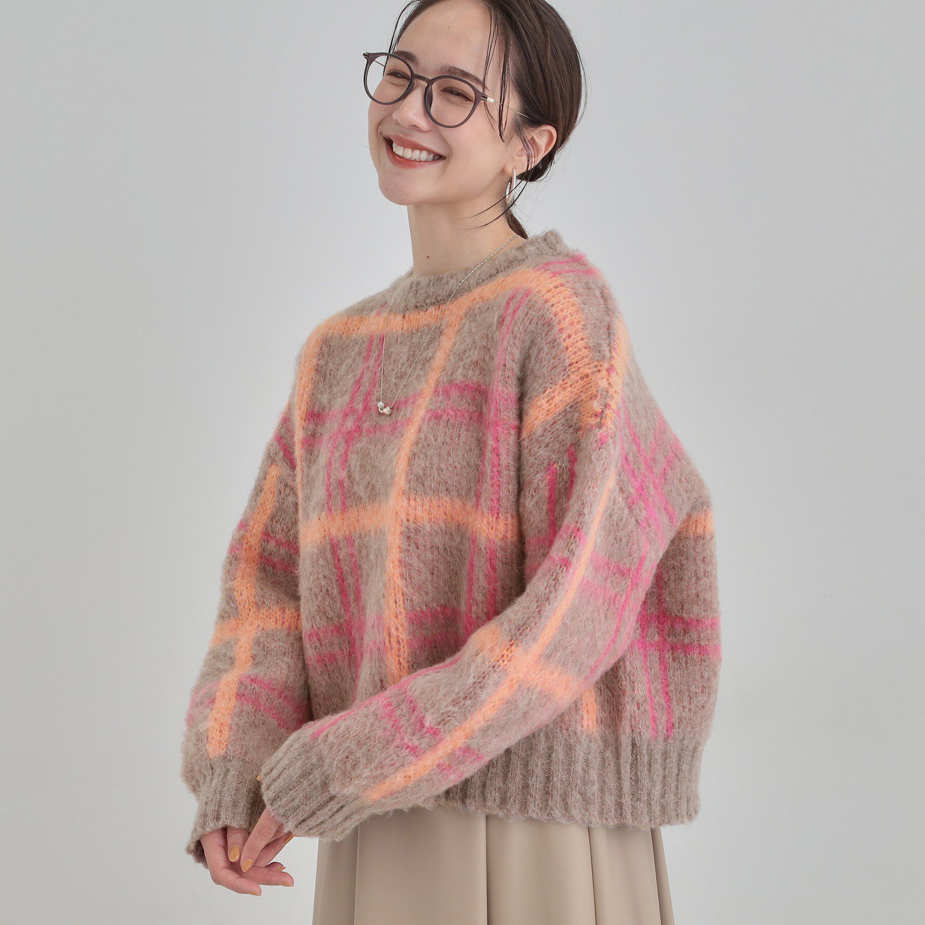 SHOO･LA･RUE「【S-LL】女性らしさ漂う ふわふわチェック柄ニット」|ニット・セーター|ピンク(273)