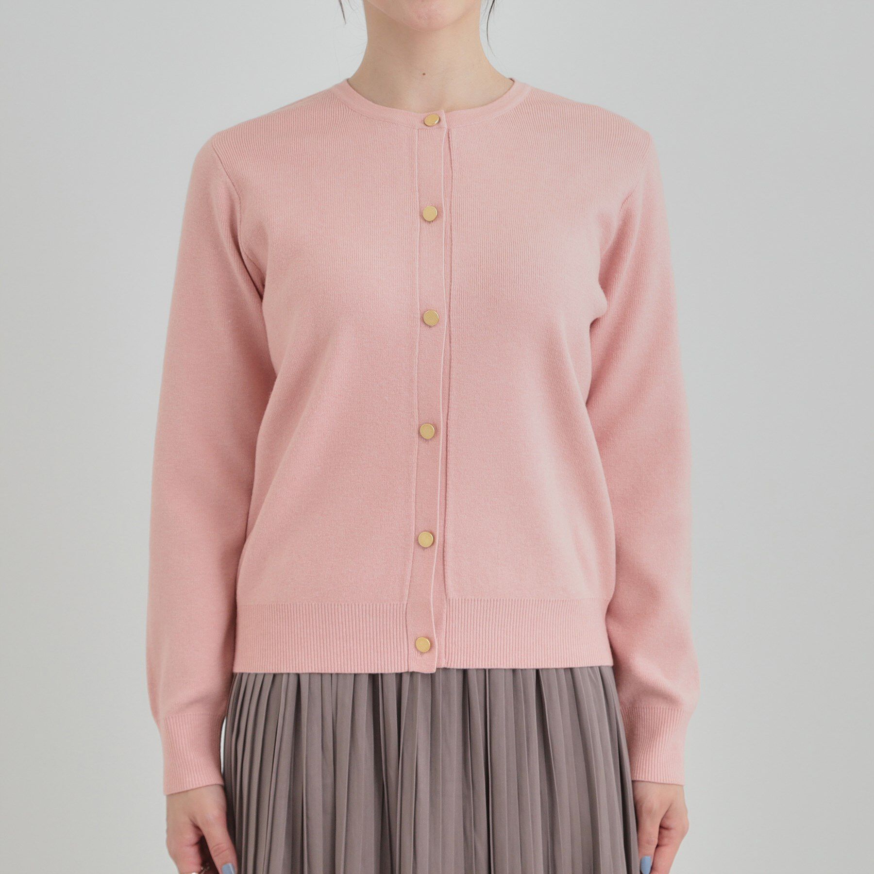 SHOO･LA･RUE「【洗濯機可/S-LL】上品な金ボタン もちっとやわらか クルーネックカーディガン」|カーディガン|