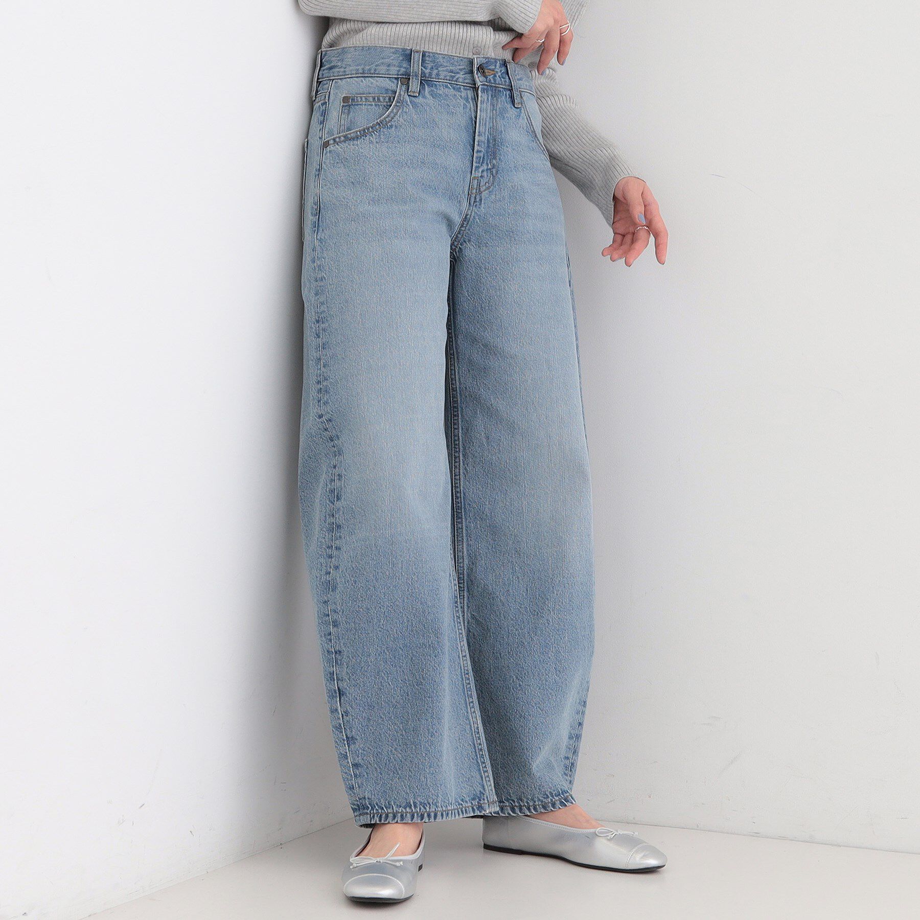 SHOO･LA･RUE「【SHOO・LA・RUE DENIM】1本でこなれシルエットに カーブデニムパンツ」|デニム|ブルー(092)