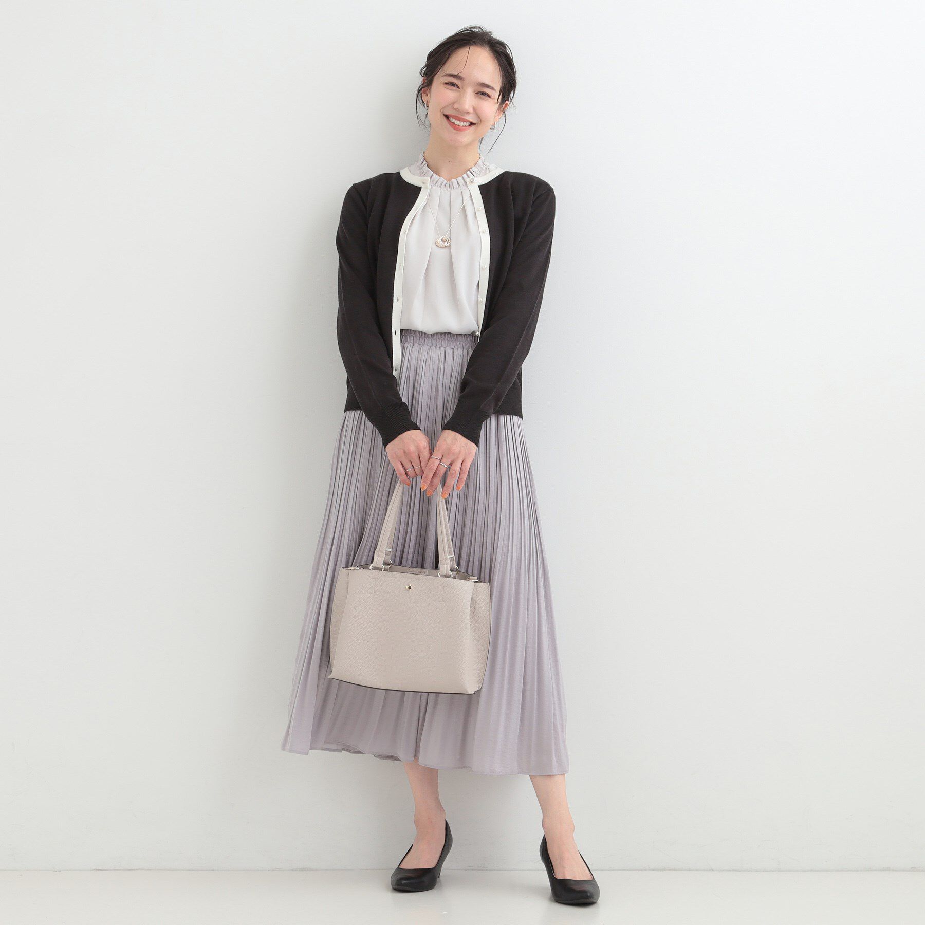 SHOO･LA･RUE「【洗濯機可/アンサンブル可】パール&times;ビジューがきらめく 上品クルーネックカーディガン」|カーディガン|