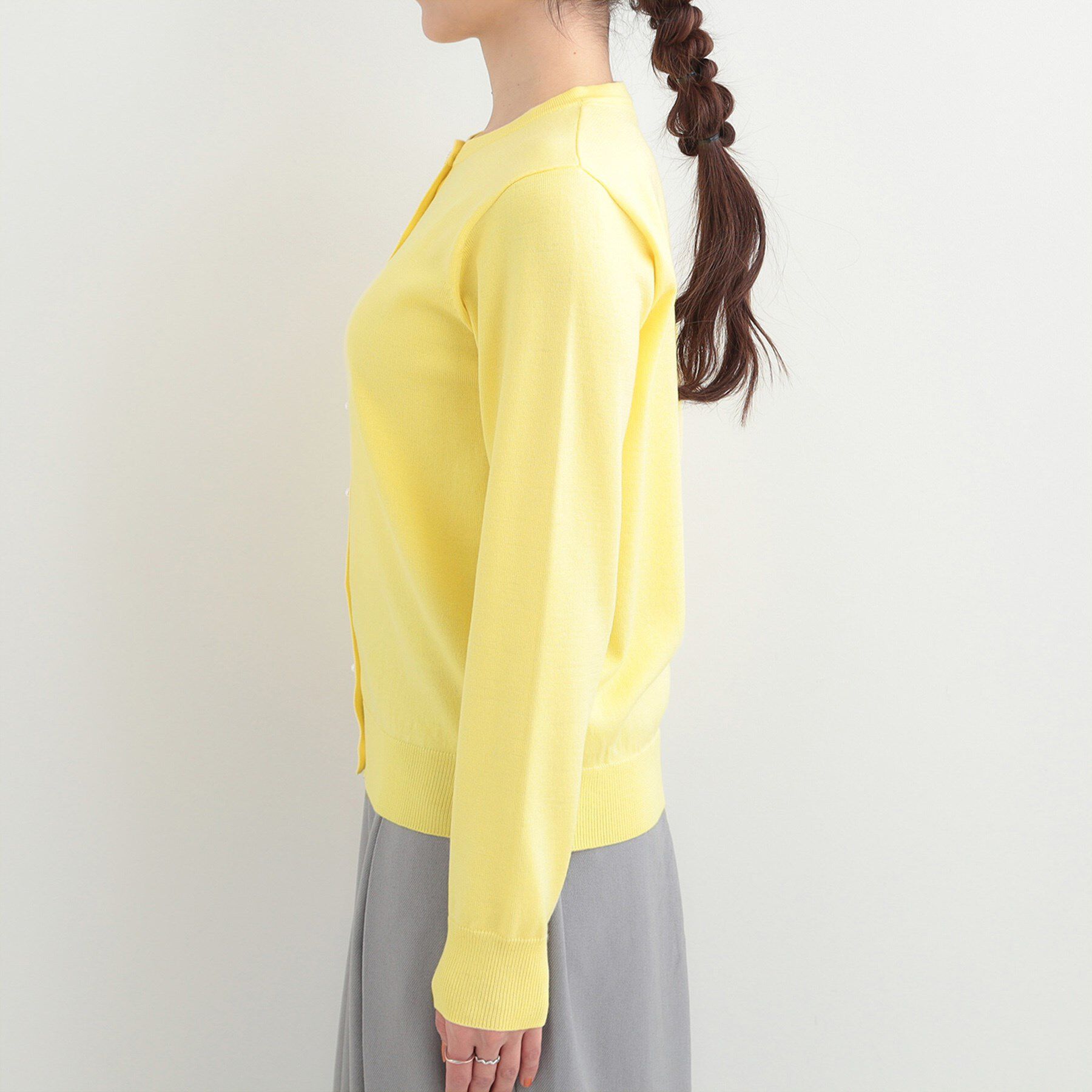 SHOO･LA･RUE「【洗濯機可/アンサンブル可】パール&times;ビジューがきらめく 上品クルーネックカーディガン」|カーディガン|