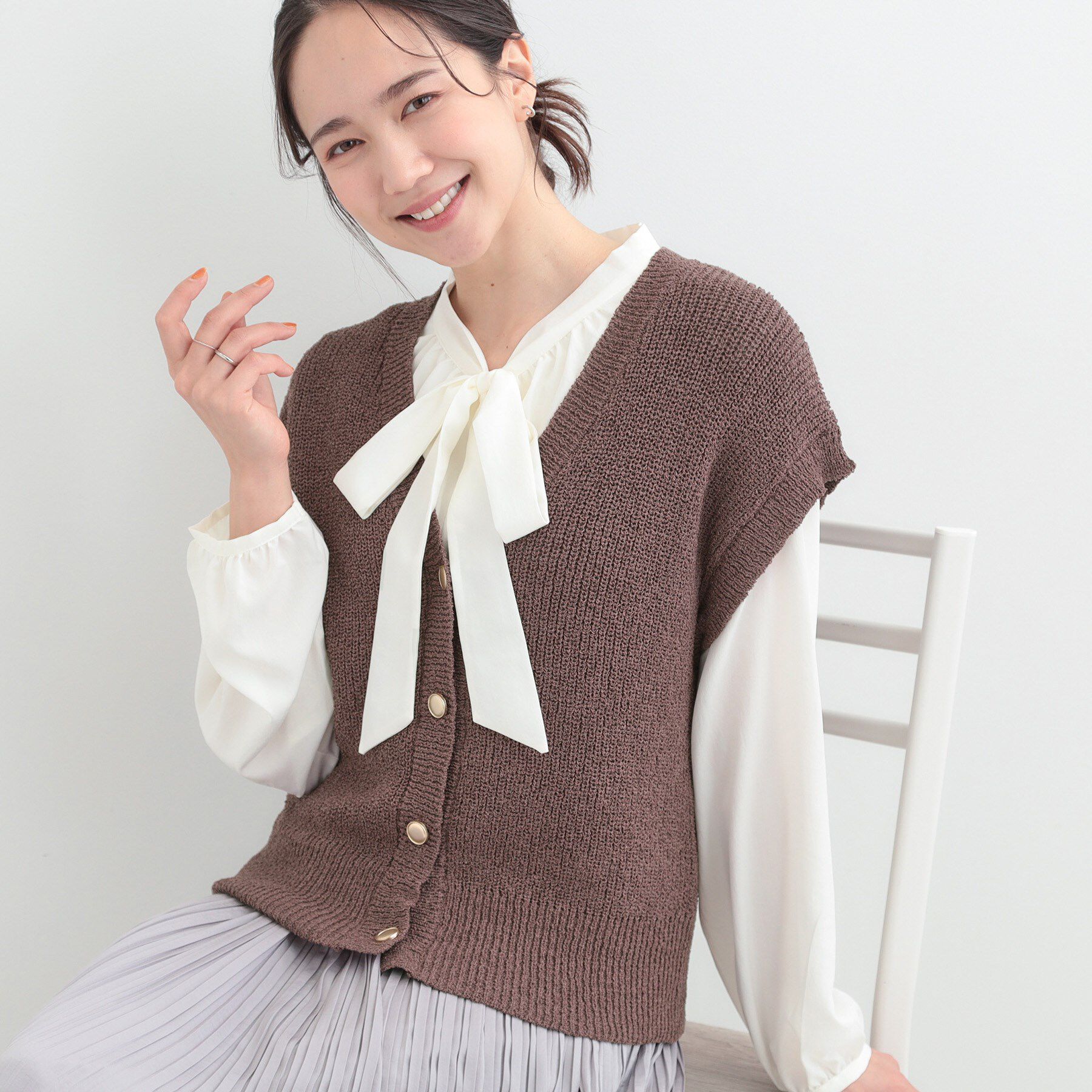 SHOO･LA･RUE「【S-LL/洗濯機可】気軽にレイヤード 前開きざっくりニットベスト」|ベスト・ジレ|ブラウン(043)