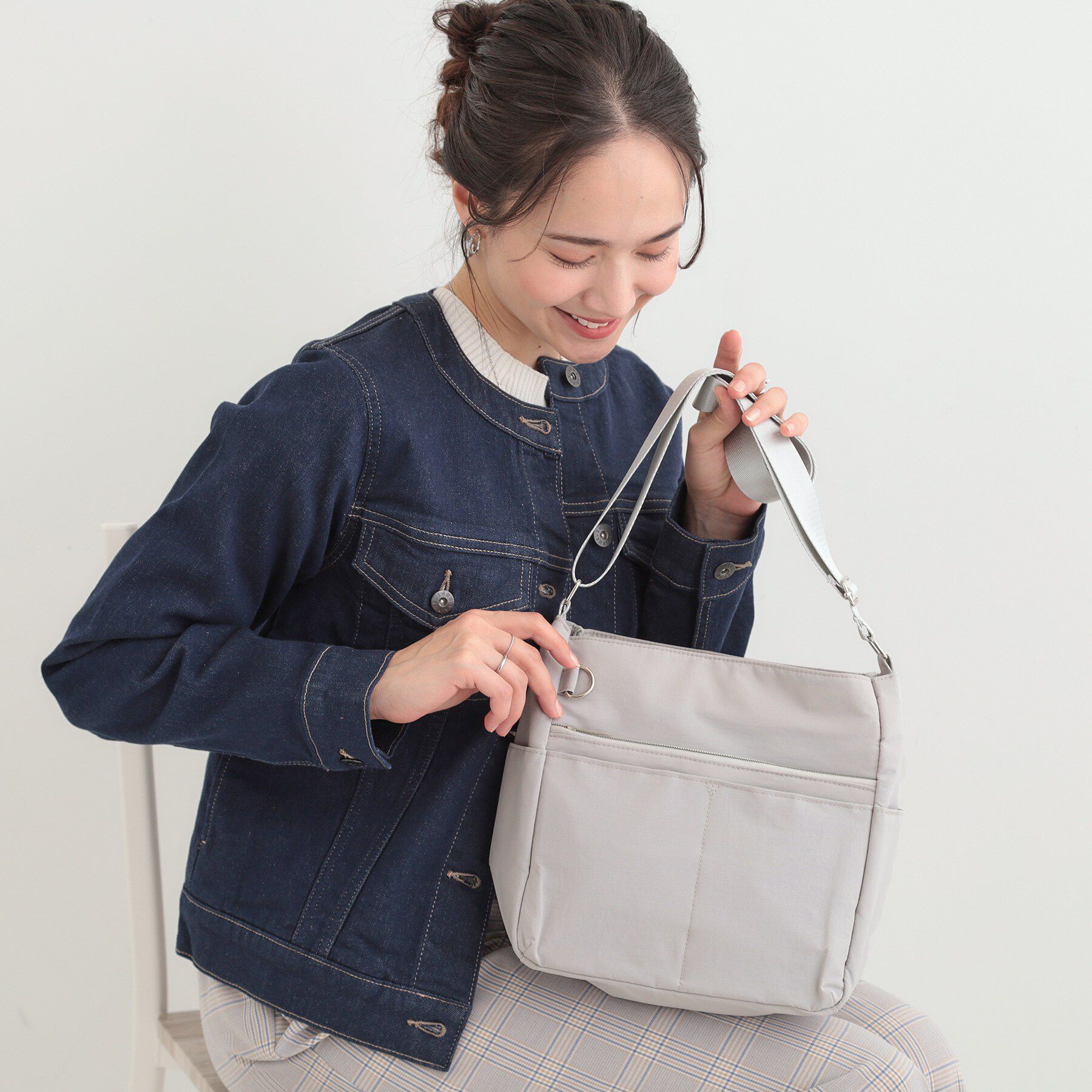 SHOO･LA･RUE「【撥水/軽量】驚きの収納力 10ポケットショルダーバッグ」|ショルダー・メッセンジャー|グレー(012)