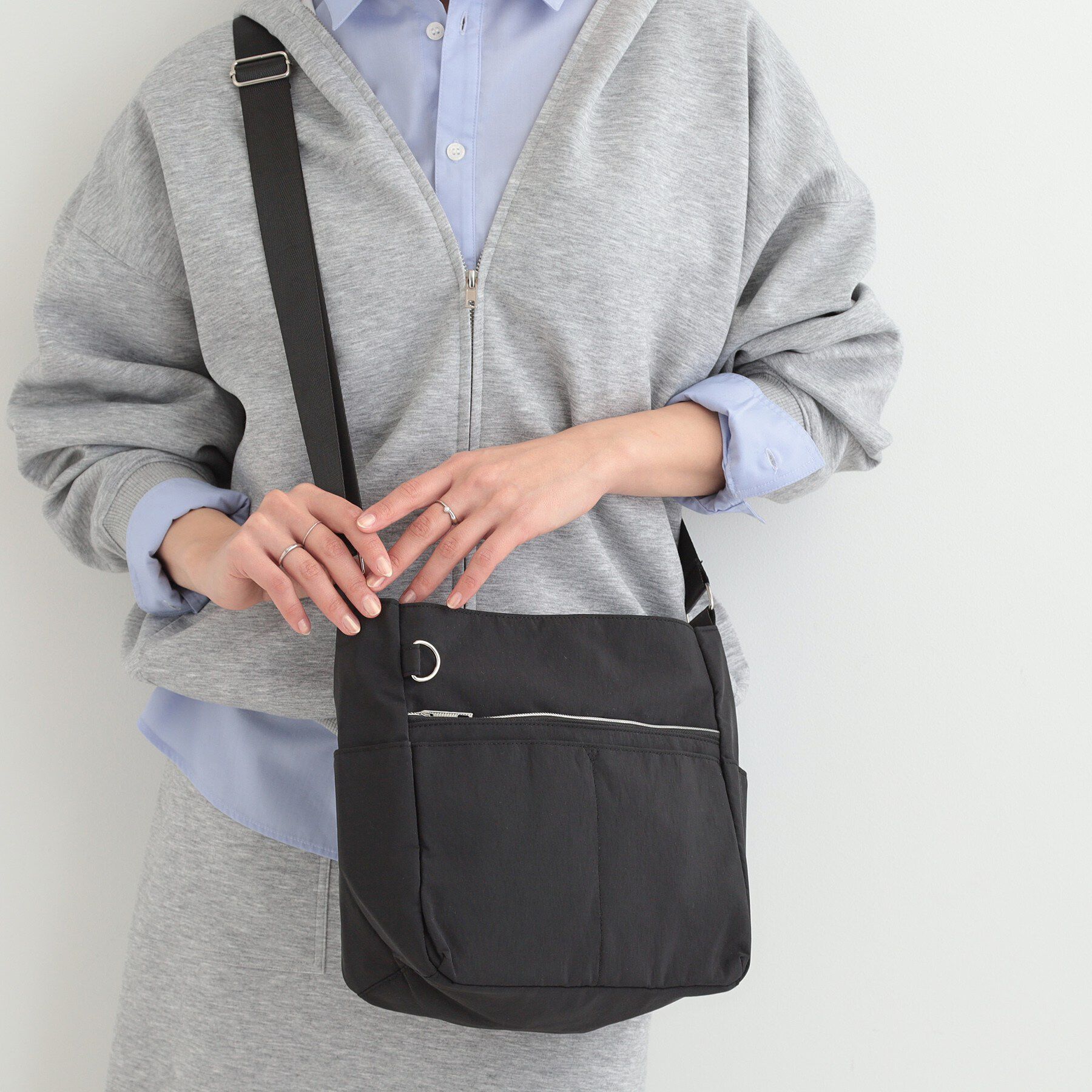 SHOO･LA･RUE「【撥水/軽量】驚きの収納力 10ポケットショルダーバッグ」|ショルダー・メッセンジャー|