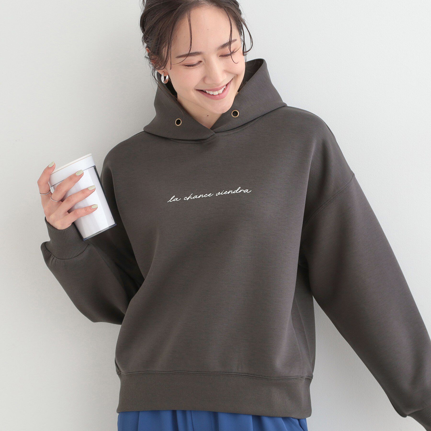 SHOO･LA･RUE「【セットアップ可/S-LL/なめらかタッチ】選べる3柄 ロゴ入りプルパーカ」|パーカー|チャコールグレー(2