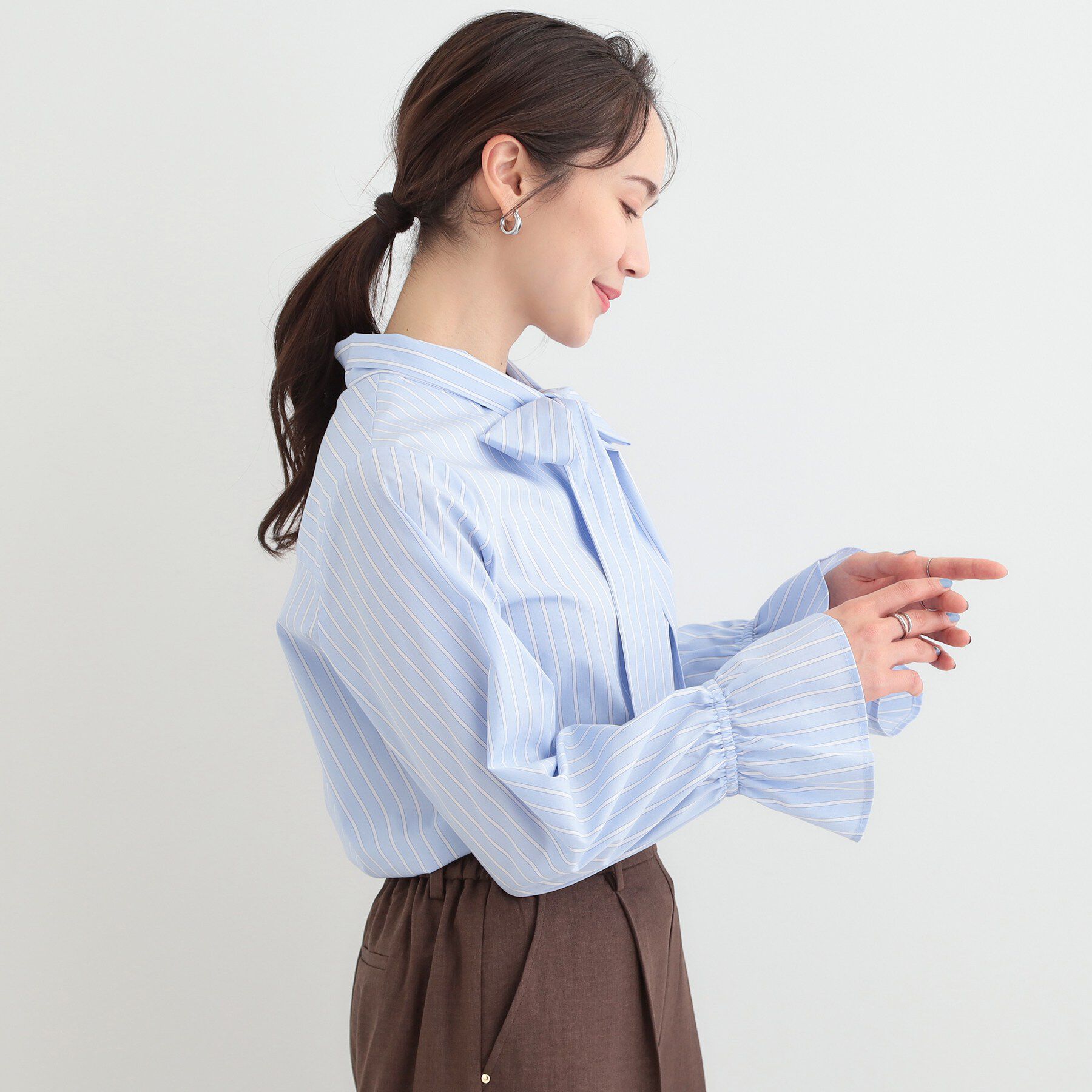 SHOO･LA･RUE「【洗濯後シワになりにくい/UV/S-LL】シンプルで使いやすい　キャンディースリーブ リボンブラウス」|シャツ・ブラウス|