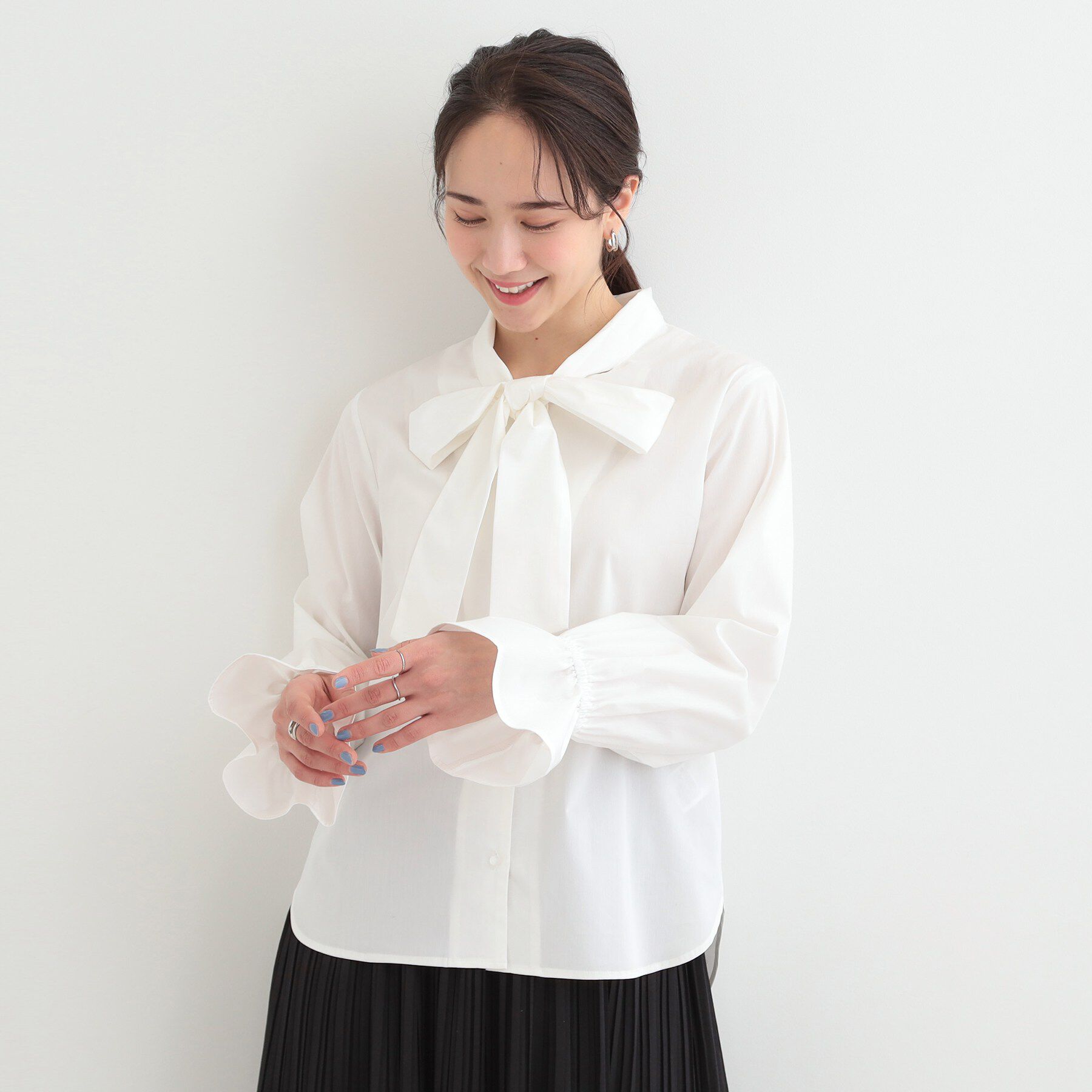 SHOO･LA･RUE「【洗濯後シワになりにくい/UV/S-LL】シンプルで使いやすい　キャンディースリーブ リボンブラウス」|シャツ・ブラウス|