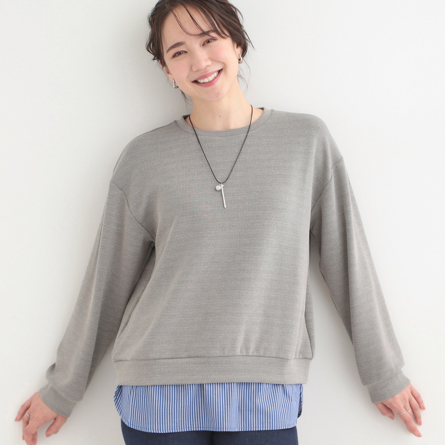 SHOO･LA･RUE「【洗濯機可】1枚でサマ見え ラメニットソー レイヤード風トップス」|Tシャツ・カットソー|グレー(312)