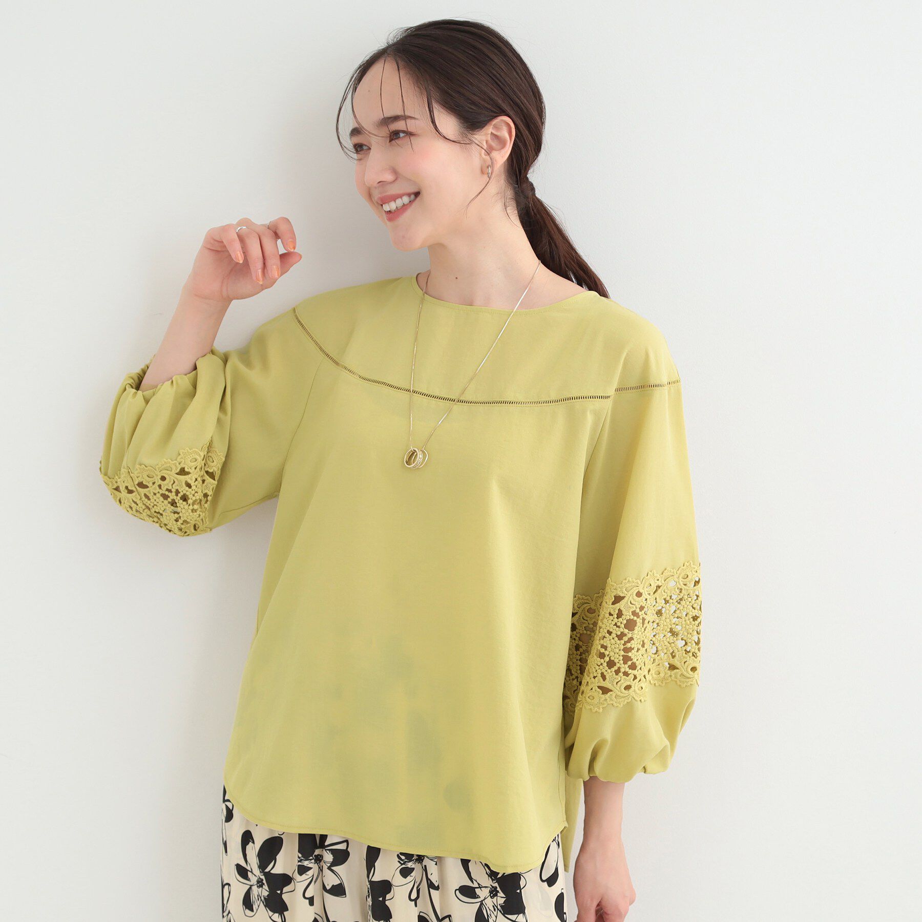 SHOO･LA･RUE「【洗濯機可/S-LL】インせず着られる 透かし編み柄が上品な レース切替ブラウス」|シャツ・ブラウス|