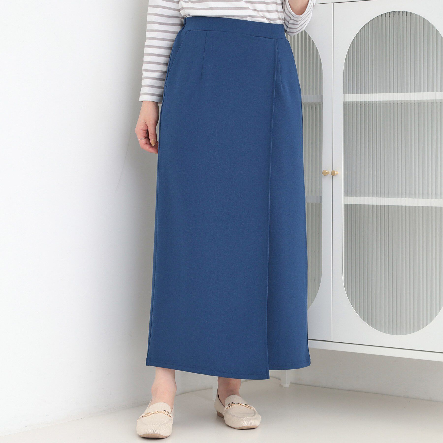 SHOO･LA･RUE「【洗濯機可/S-LL】腰まわりを自然にカバーする ラップ風ナロースカート」|スカート|ネイビー(094)