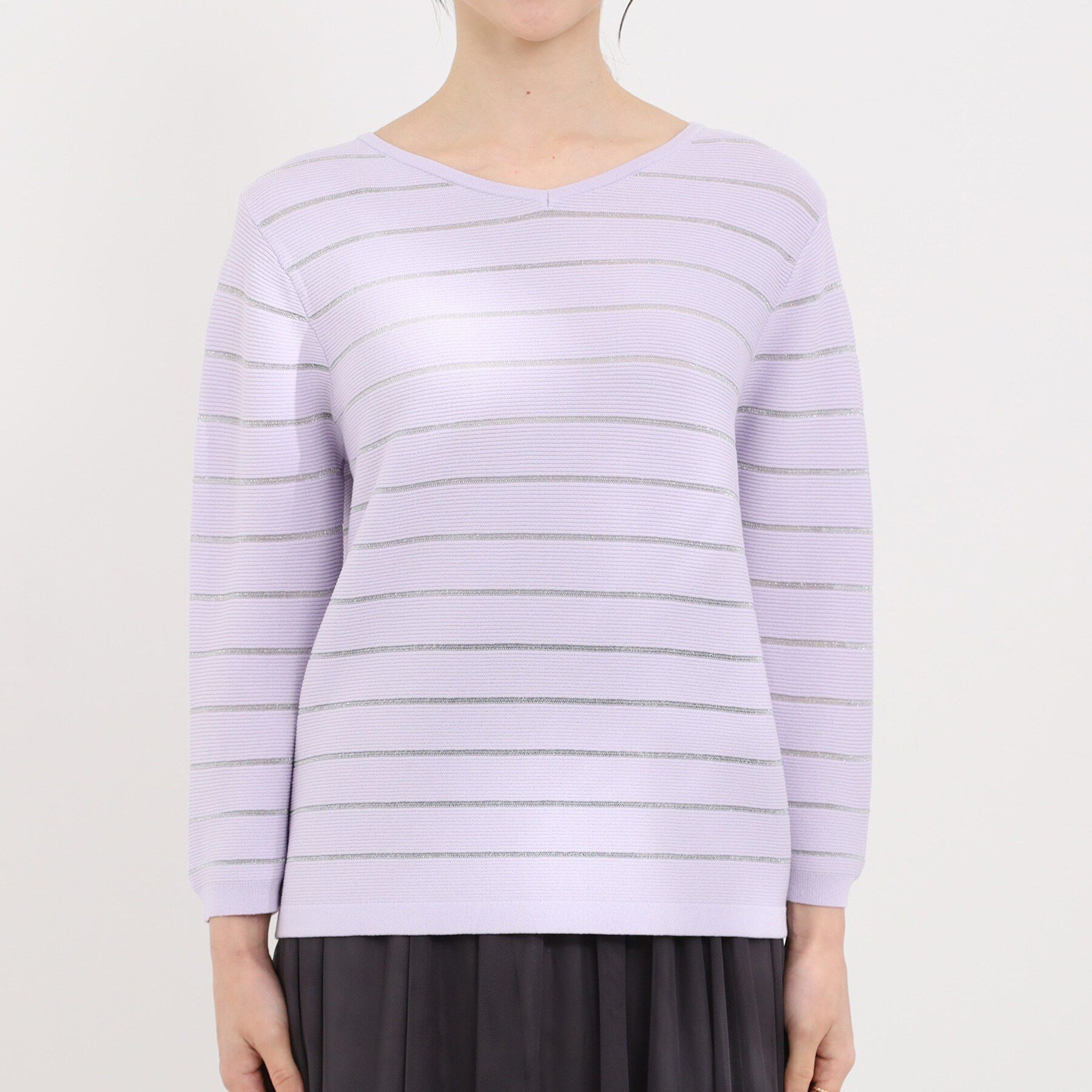 SHOO･LA･RUE「【洗濯機可/S-LL】デコルテがきれいに見えるVネックラメボーダーニット」|ニット・セーター|