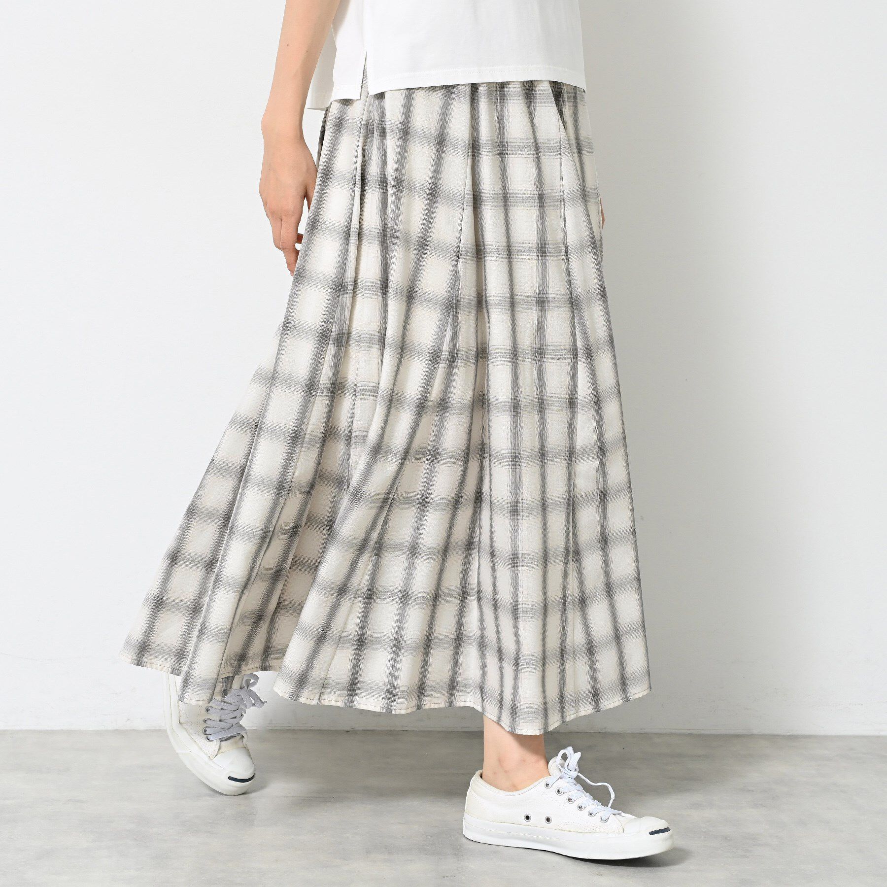 Dessin「【ウエストゴム・洗える】オンブレーチェック柄スカート」|スカート|ライトグレー(211