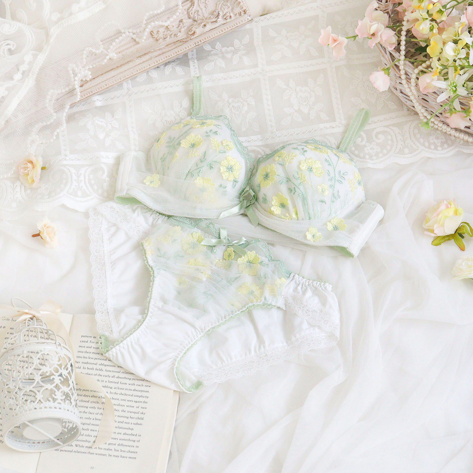 Risa Magli「ラーレ ブラジャー (D-F) ＜リサマリミラクル谷間ブラ＞」|インナー|