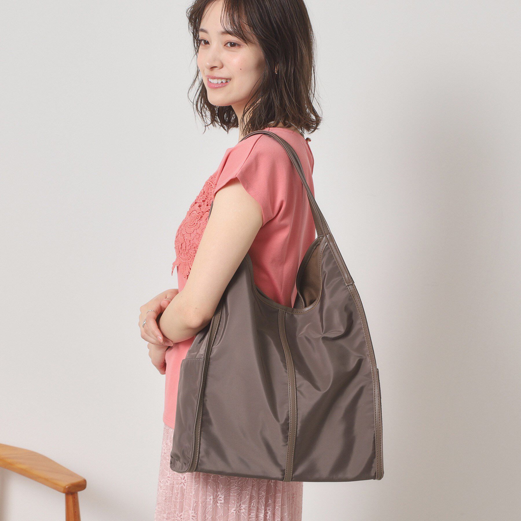 ITS&rsquo;DEMO「【A4対応／9ポケット】合皮パイピング多ポケトート」|トートバッグ|