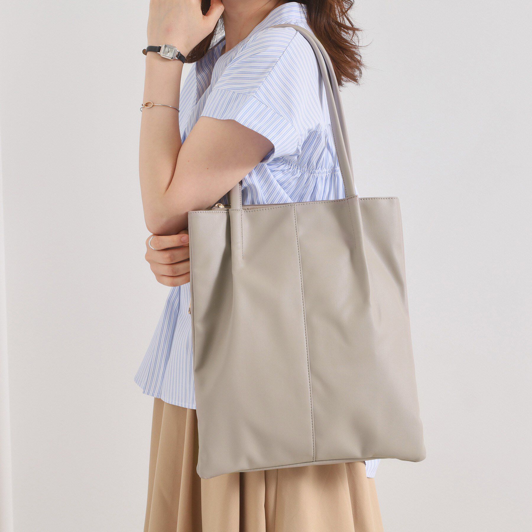 ITS&rsquo;DEMO「【A4対応】三層タックトート」|トートバッグ|グレージュ(050)