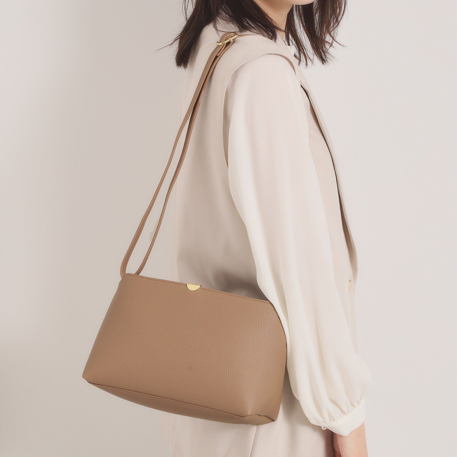 ITS&rsquo;DEMO「＜楽もち＞軽量PU横型ミニショルダー」|ショルダー・メッセンジャー|モカブラウン(042