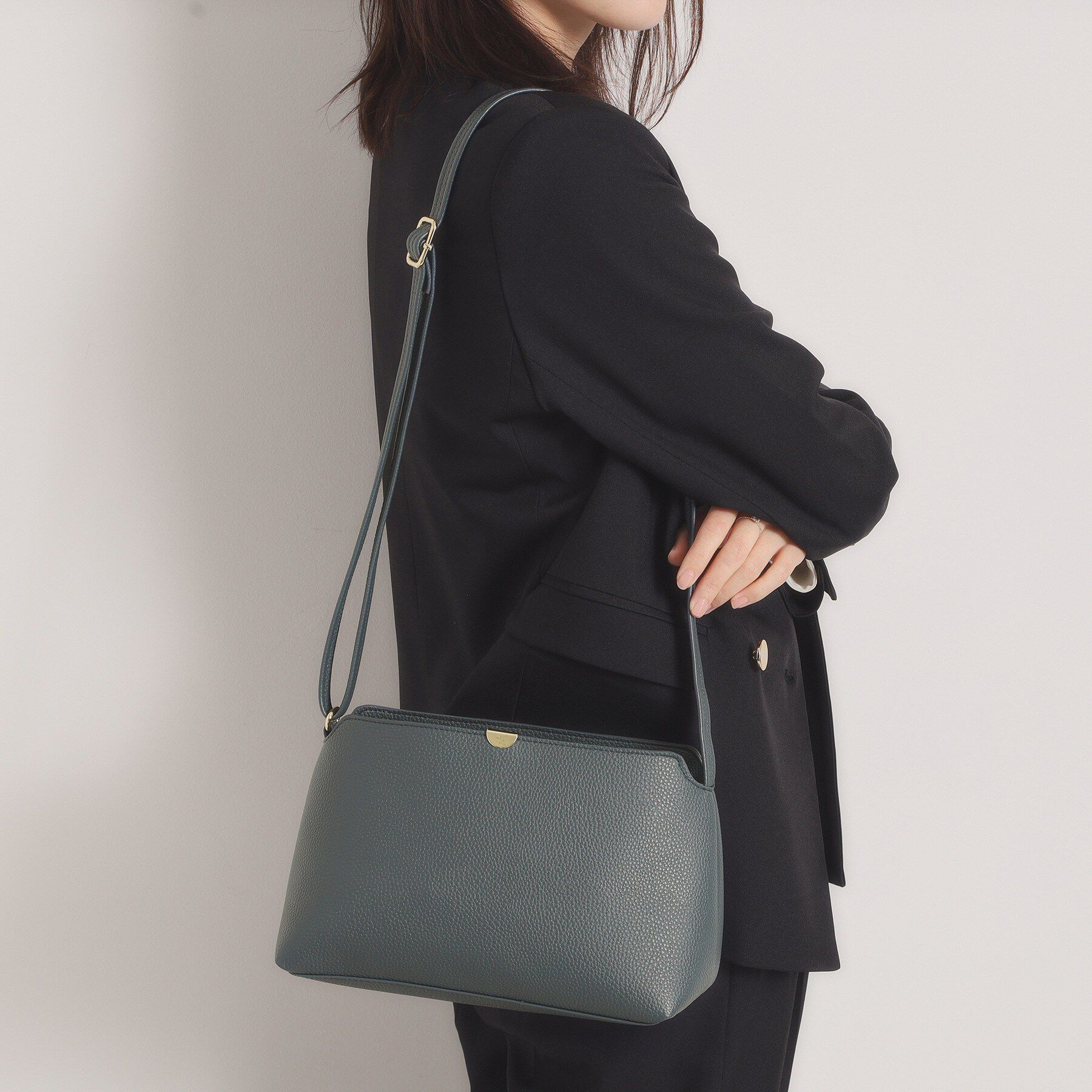 ITS&rsquo;DEMO「＜楽もち＞軽量PU横型ミニショルダー」|ショルダー・メッセンジャー|ブルー(092)