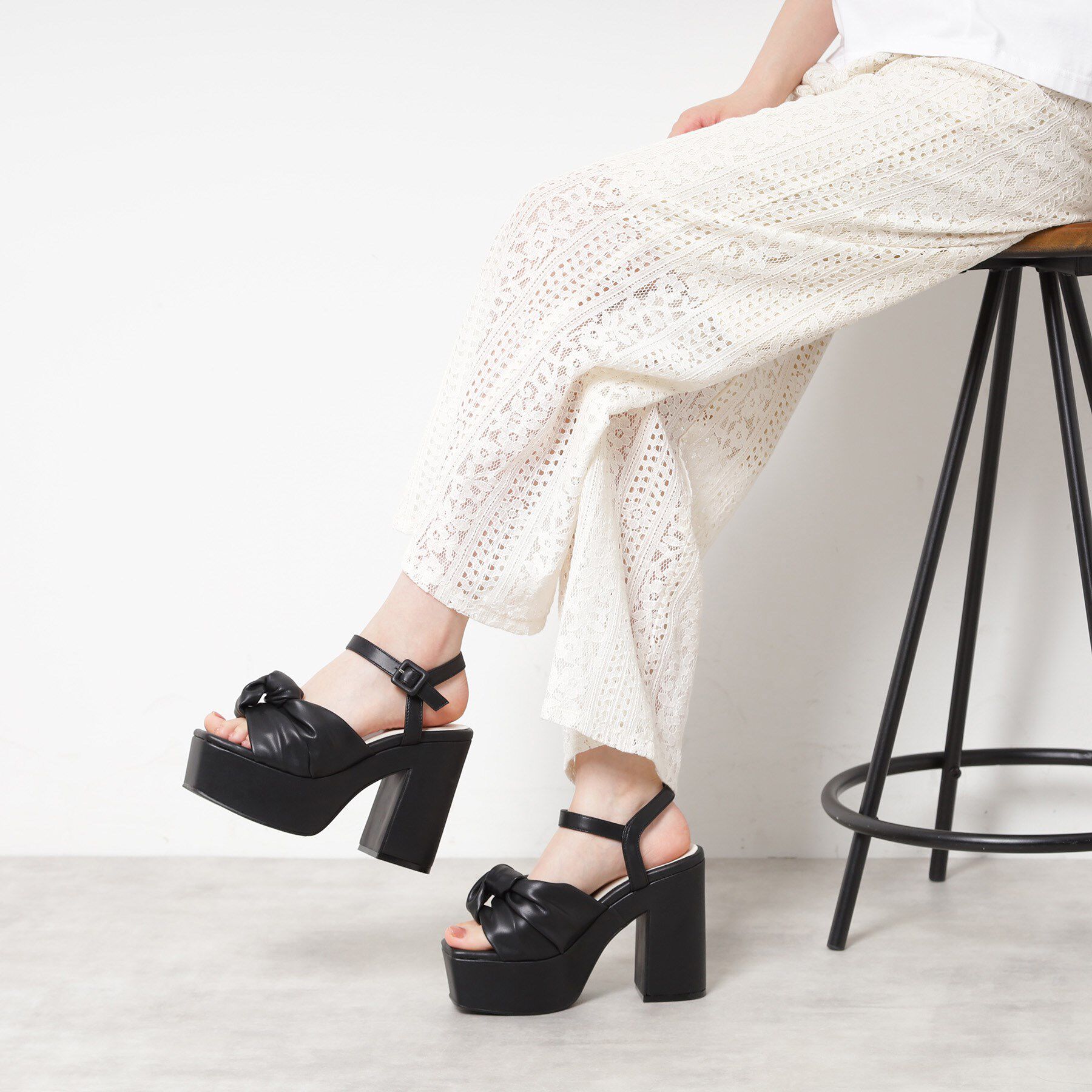 ESPERANZA「【ラク盛り／サンダル】リピーター続出／脚長美脚　ツイストリボンサンダル」|サンダル|