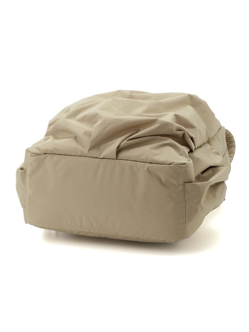 emmi atelier「【ONLINE限定カラー】eco 撥水ギャザーボディーバックパック」|リュック|