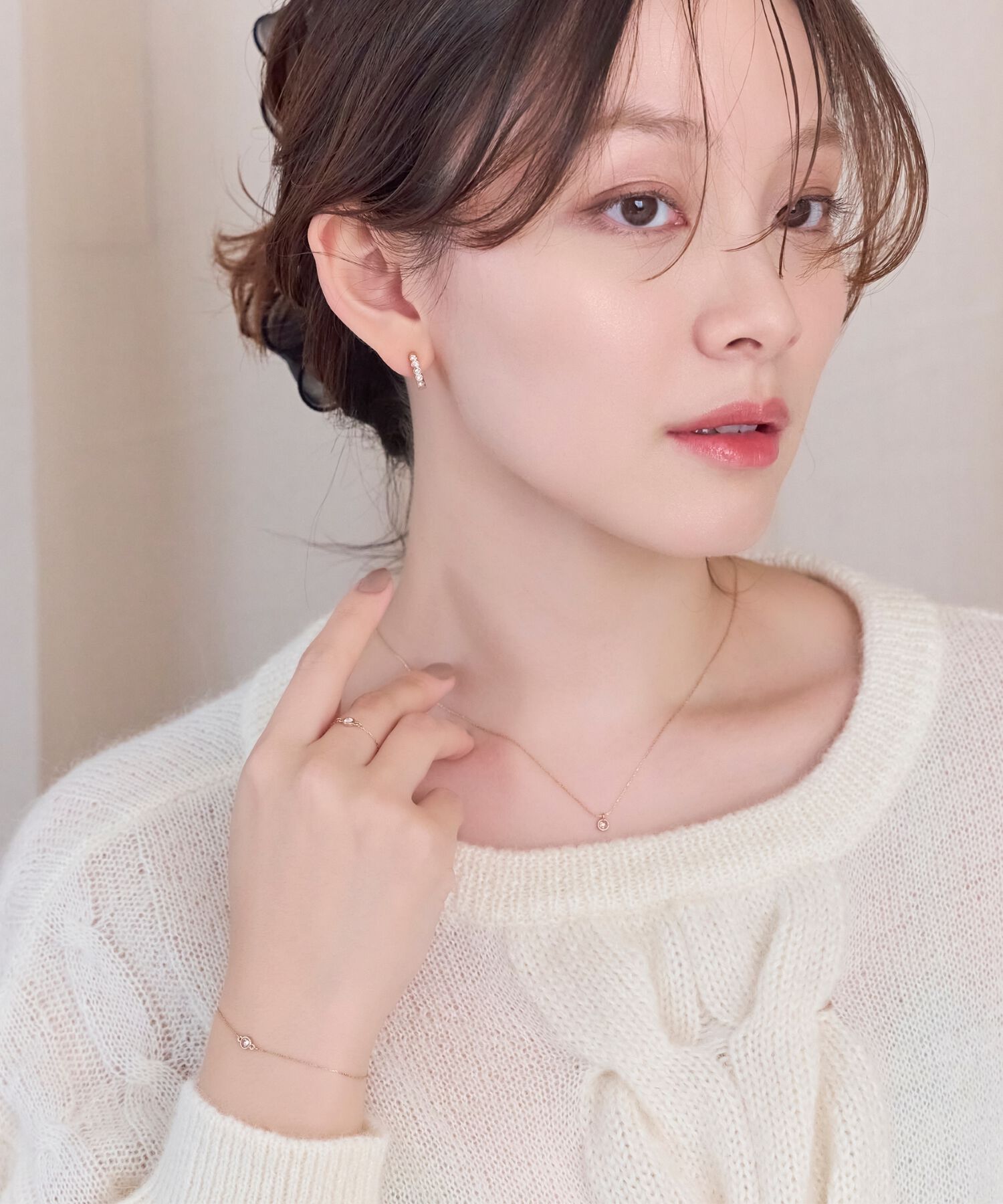 Phoebe「【金属アレルギー対応/痛くないシリーズ】プチベゼルフープライトフィットイヤリング　シャンパンゴールド」|イヤリング|