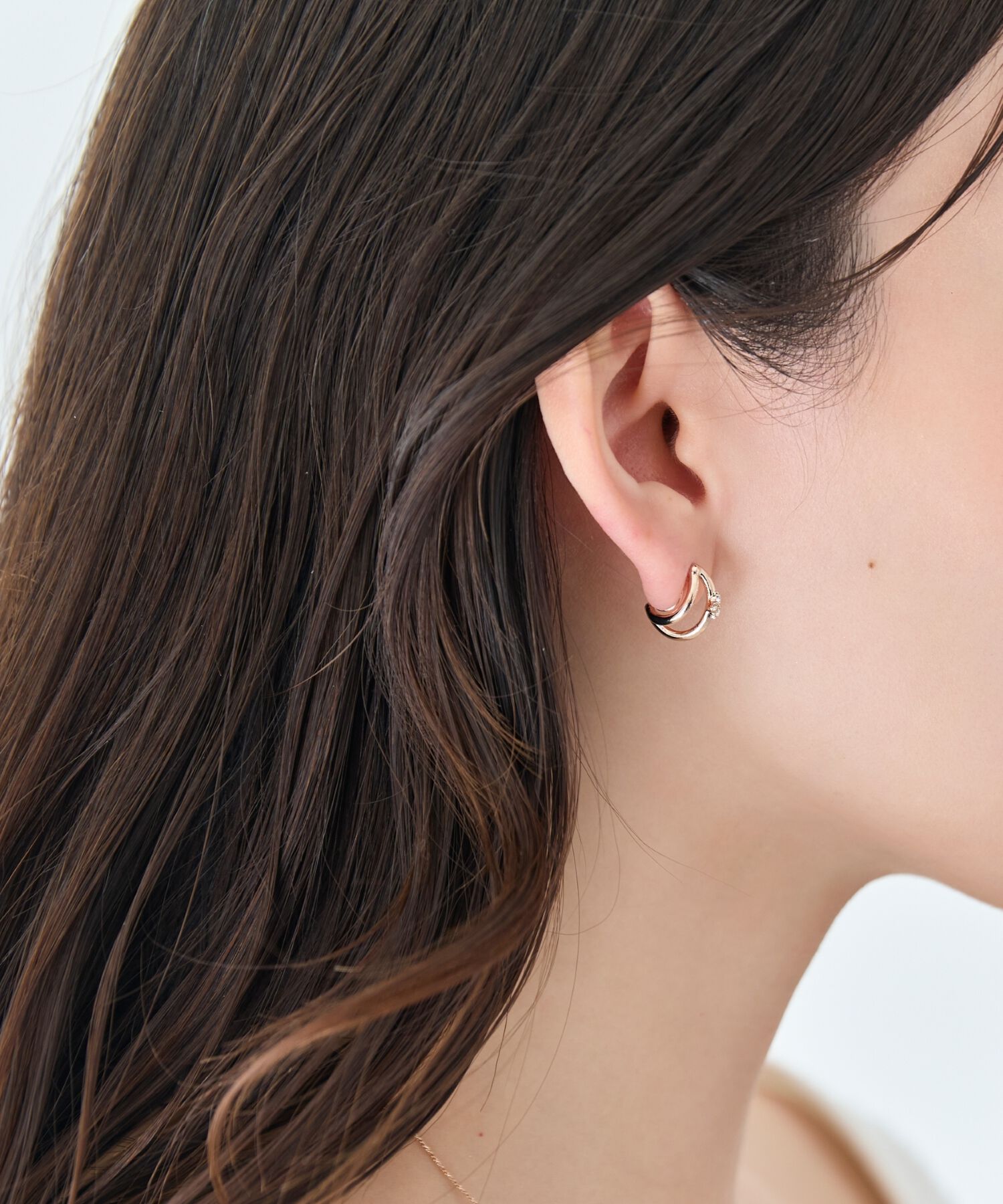 Phoebe「【痛くないシリーズ/アレルギー対応】シャイニーダブルフープライトフィットイヤリング　シャンパン」|イヤリング|