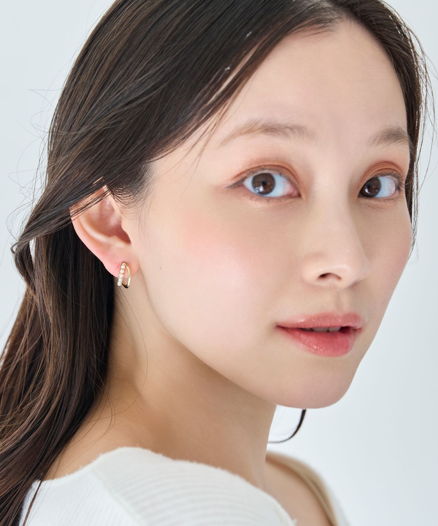 Phoebe「【痛くないシリーズ/アレルギー対応】プチパールダブルフープライトフィットイヤリング　ゴールド」|イヤリング|