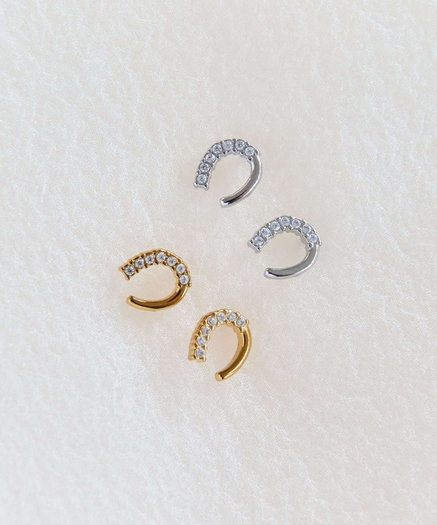 Phoebe「【金属アレルギー対応】グロッシーミニホースシューピアス　ゴールド　ステンレス/馬蹄/蹄鉄/ギフト」|ピアス|