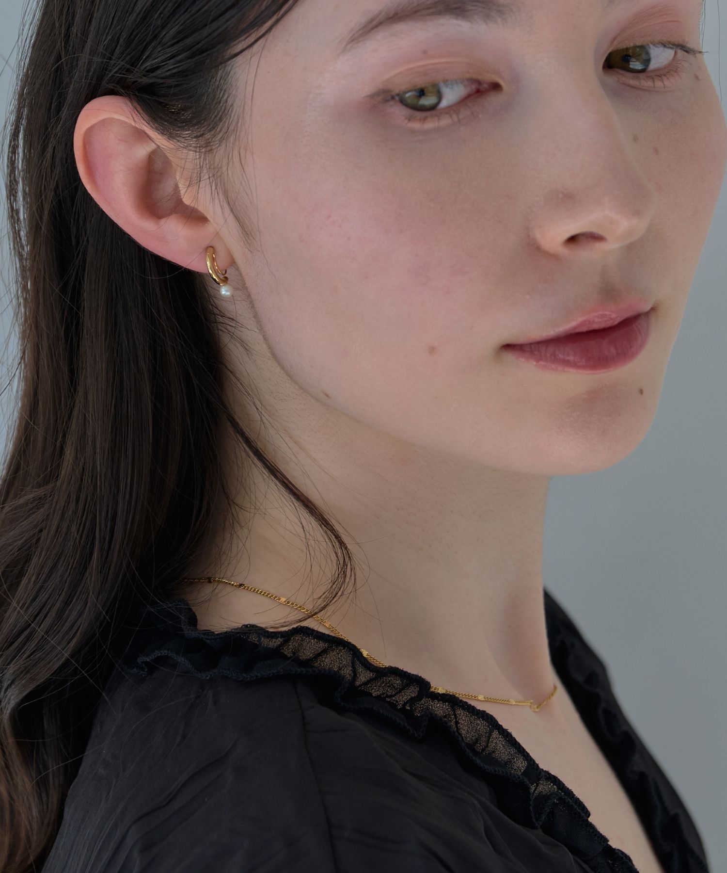 Phoebe「【痛くないシリーズ/金属アレルギー対応】パールフープライトフィットイヤリング　ゴールド」|イヤリング|