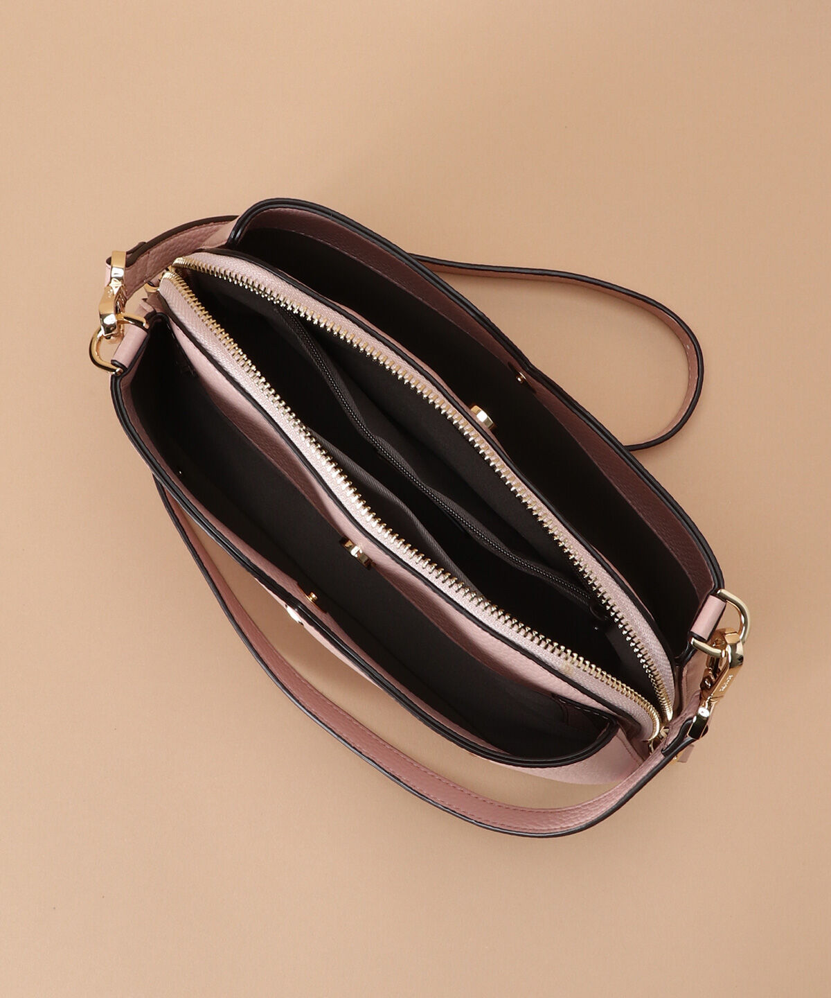 Samantha Thavasa「ウェーブデザインカッティングショルダーバッグ」|ショルダー・メッセンジャー|