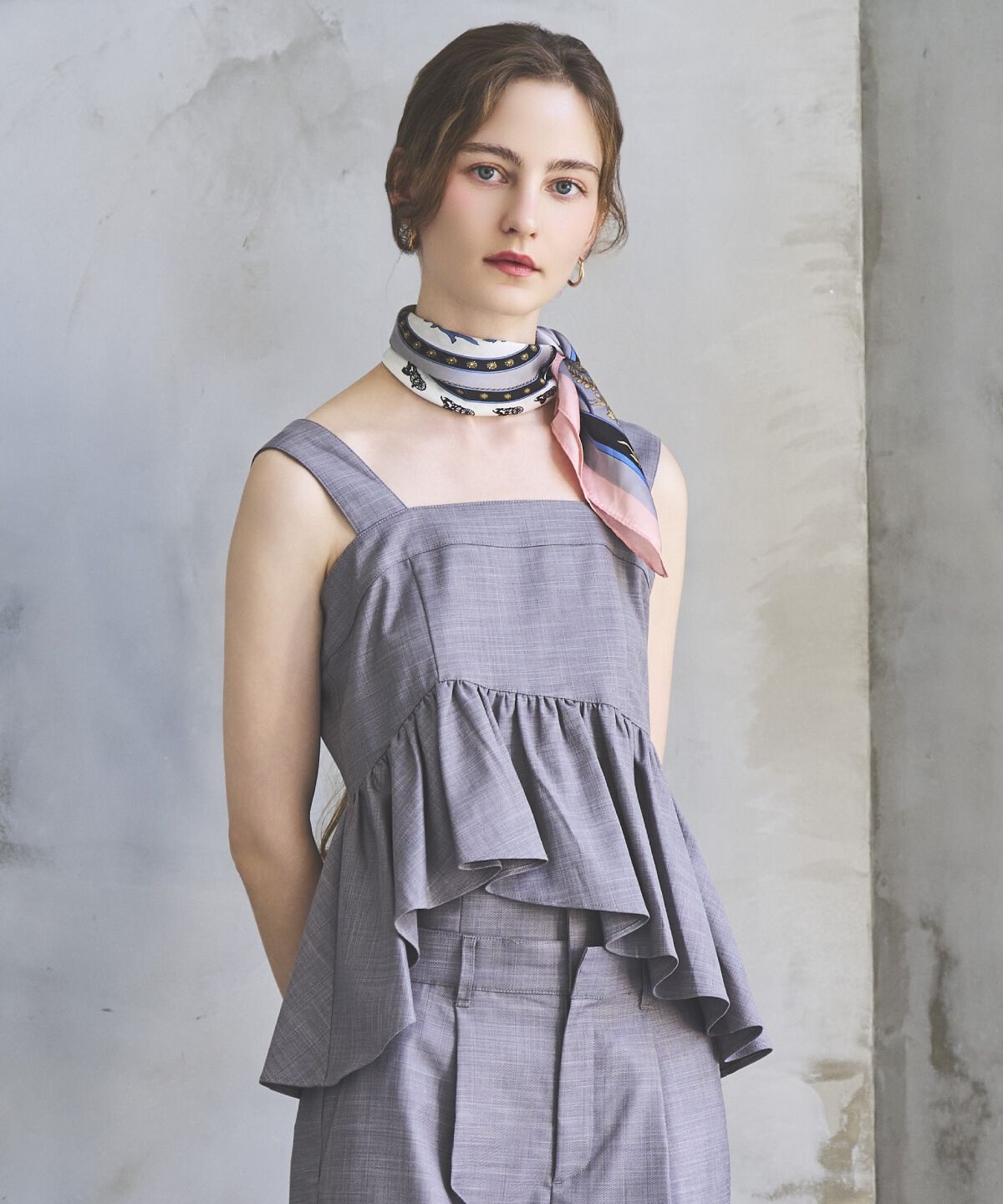 アンドクチュール「シャンブレーペプラムキャミブラウス」|シャツ・ブラウス|グレー