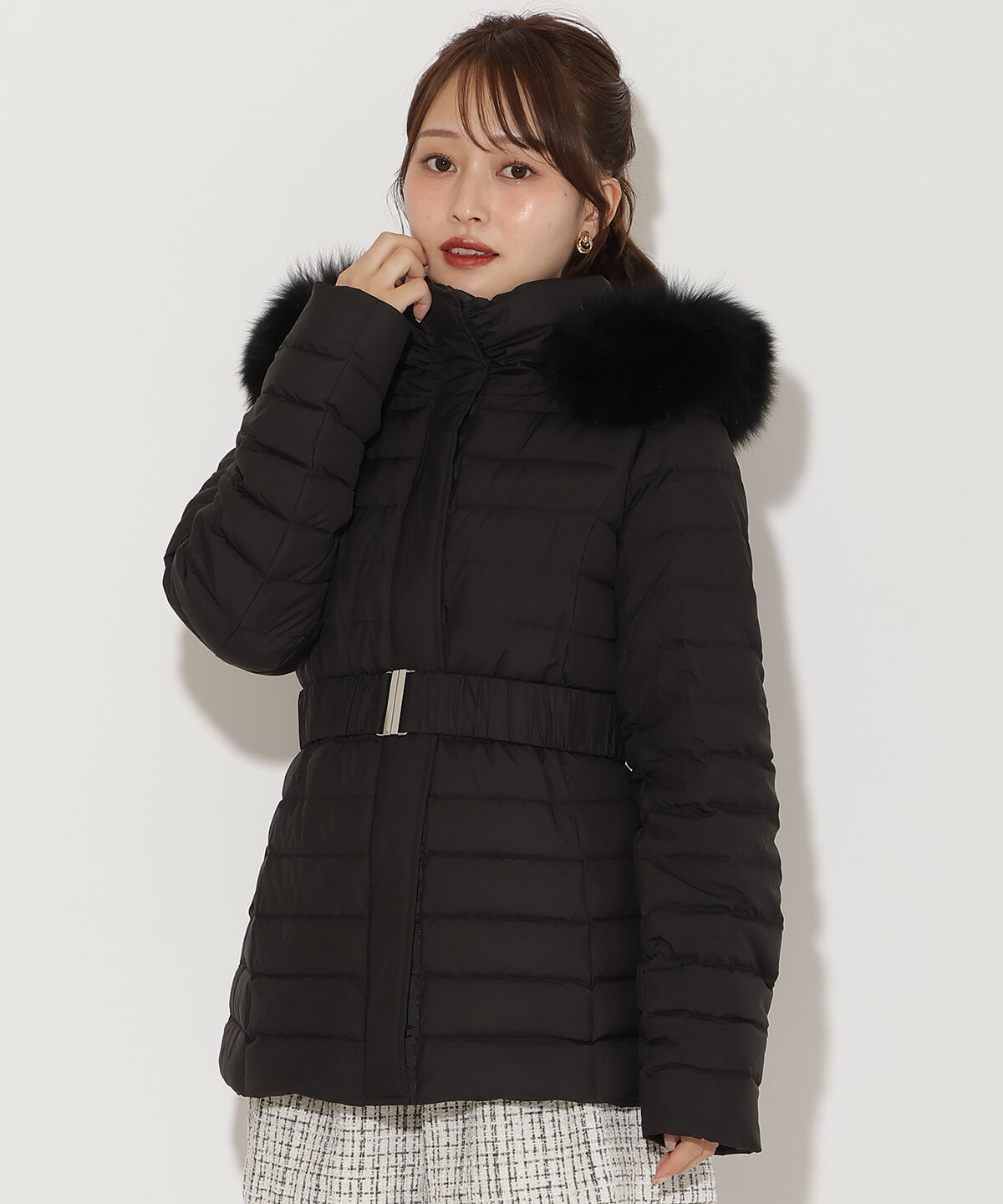 アンドクチュール「ベルト付きFOXファーミドル丈ダウン」|ダウン|