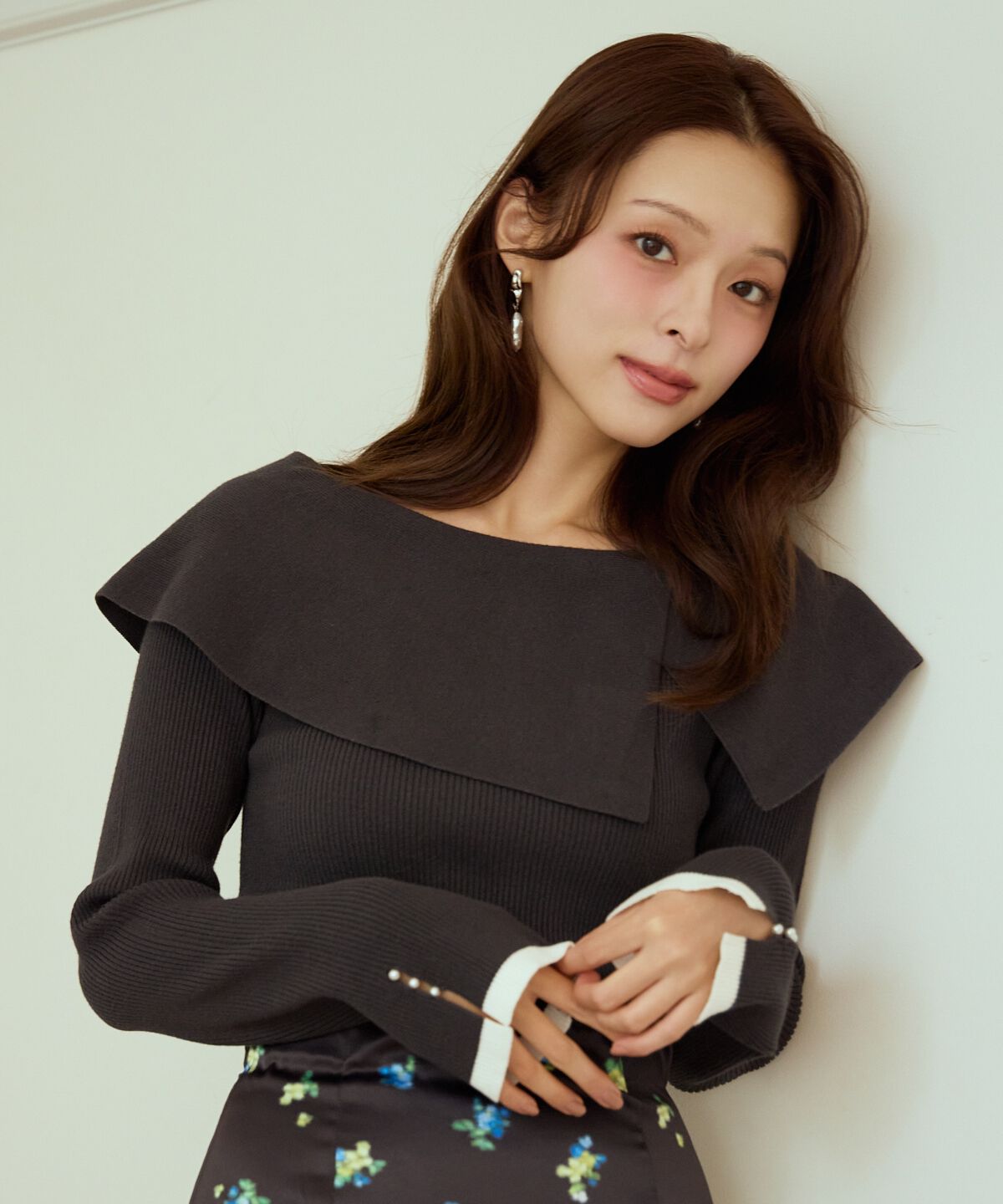 アンドクチュール「アシンメトリーカラーニットプルオーバー」|ニット・セーター|ﾁｬｺｰﾙｸﾞﾚｰ